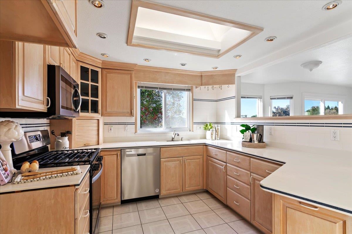 Detail Gallery Image 17 of 48 For 207 Midway Dr, Martinez,  CA 94553 - 4 Beds | 3 Baths