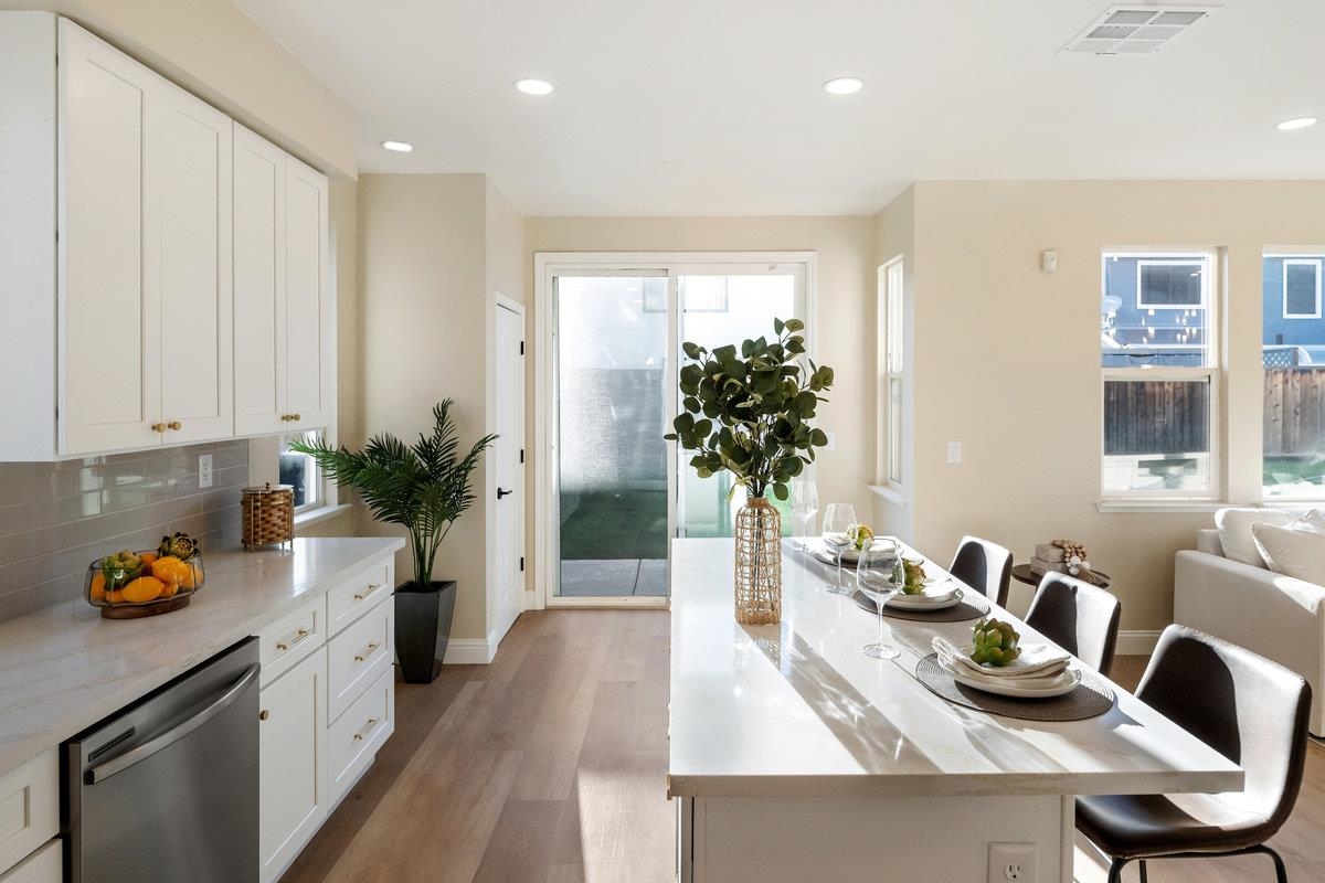 Detail Gallery Image 12 of 53 For 1677 Green Springs Ct, Tracy,  CA 95377 - 5 Beds | 4 Baths