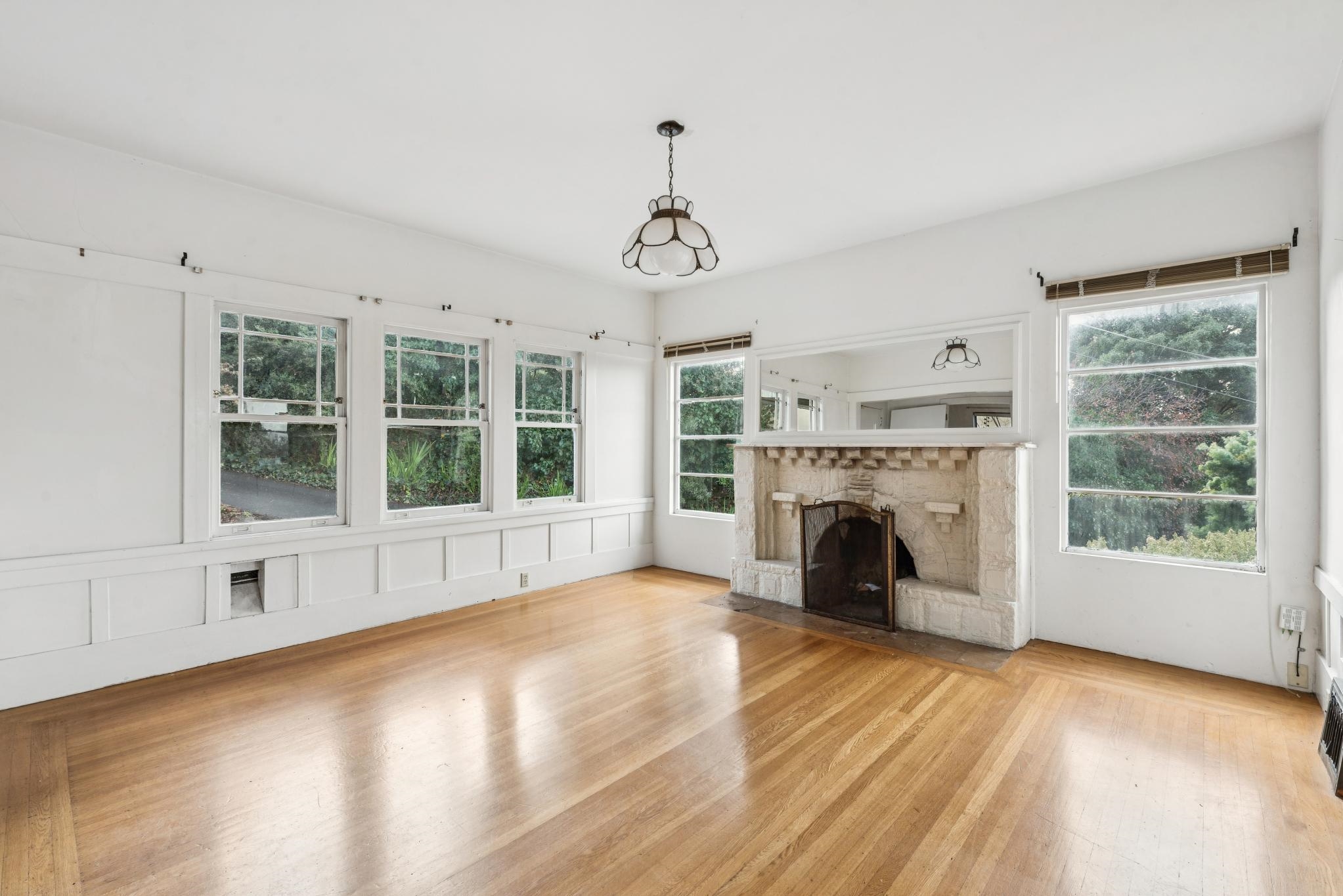 Detail Gallery Image 11 of 58 For 5765 Manila Ave, Oakland,  CA 94618 - 4 Beds | 1/1 Baths