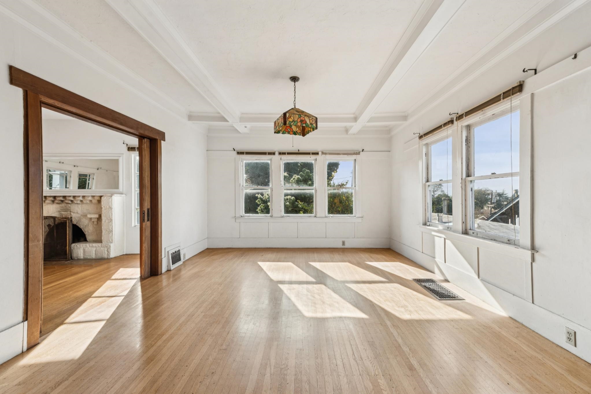 Detail Gallery Image 19 of 58 For 5765 Manila Ave, Oakland,  CA 94618 - 4 Beds | 1/1 Baths