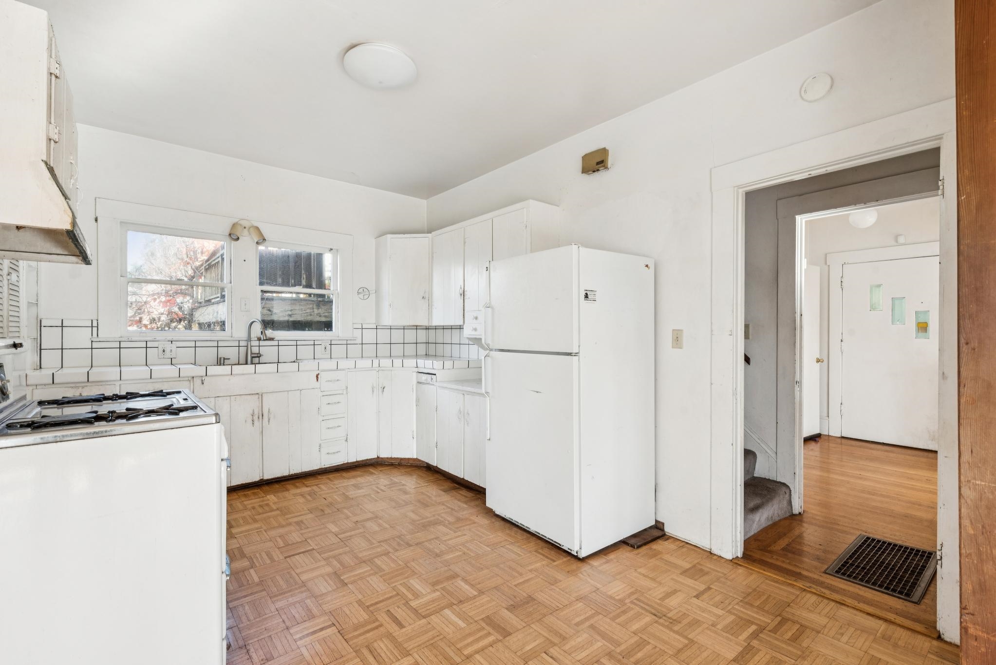 Detail Gallery Image 23 of 58 For 5765 Manila Ave, Oakland,  CA 94618 - 4 Beds | 1/1 Baths