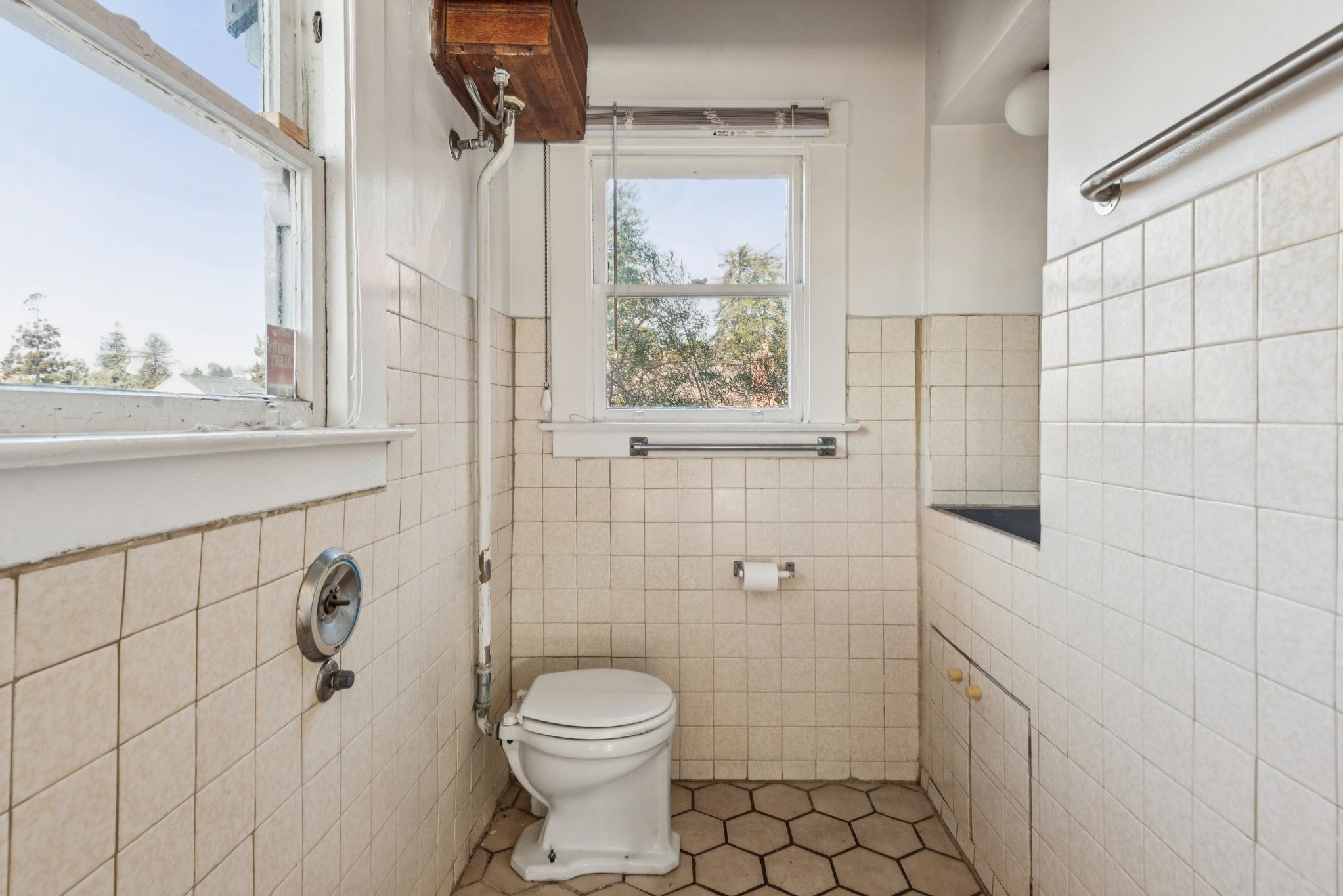 Detail Gallery Image 28 of 58 For 5765 Manila Ave, Oakland,  CA 94618 - 4 Beds | 1/1 Baths