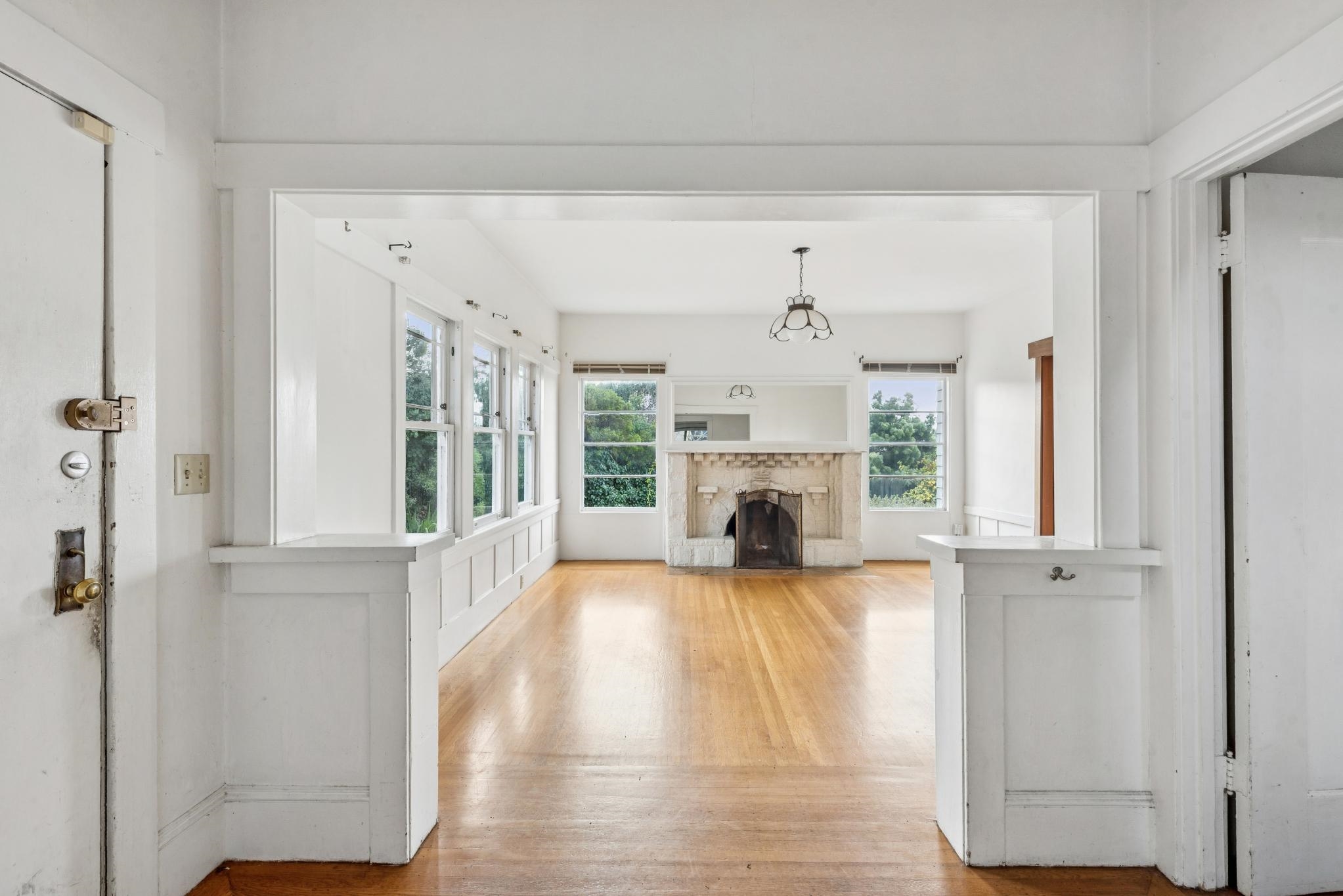 Detail Gallery Image 8 of 58 For 5765 Manila Ave, Oakland,  CA 94618 - 4 Beds | 1/1 Baths