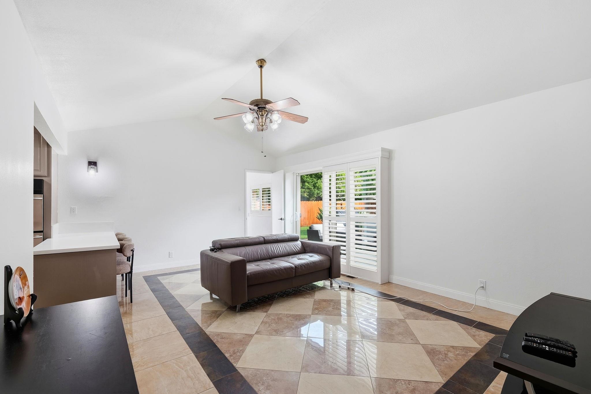 Detail Gallery Image 13 of 30 For 1760 Elmhurst Ln, Concord,  CA 94521 - 4 Beds | 2 Baths