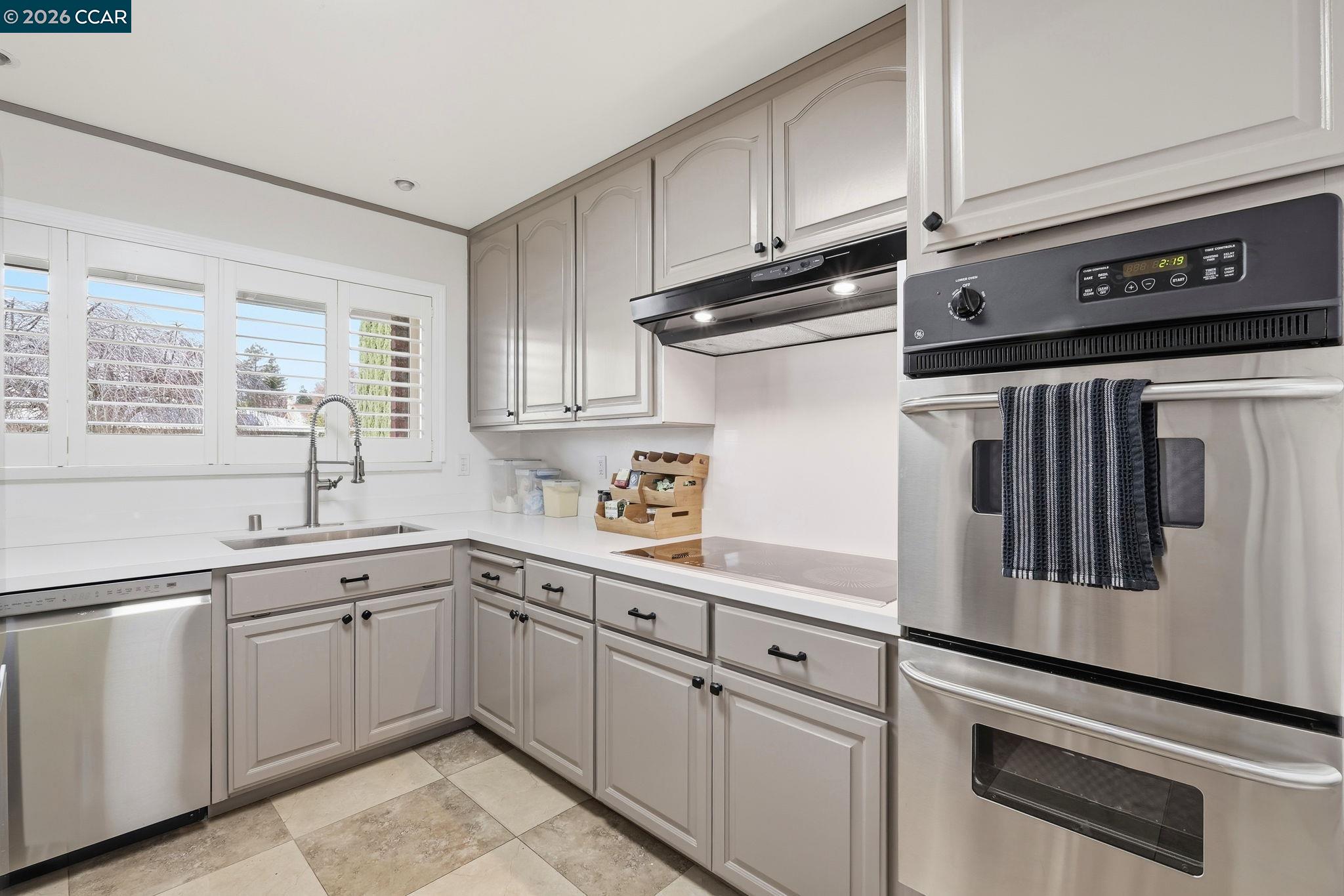 Detail Gallery Image 13 of 29 For 1760 Elmhurst Ln, Concord,  CA 94521 - 4 Beds | 2 Baths