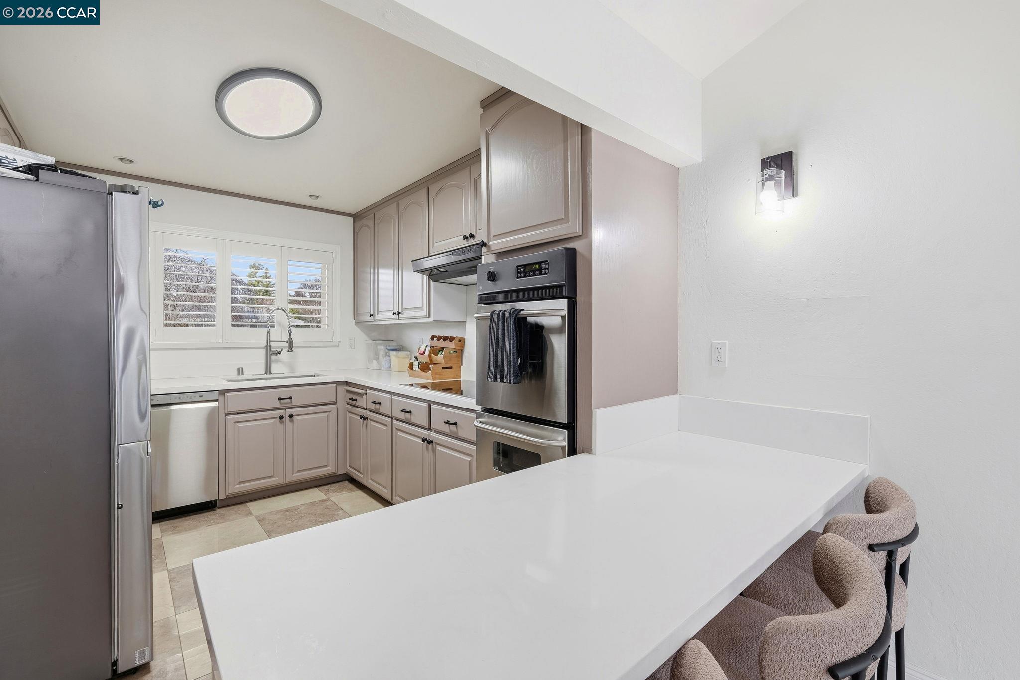 Detail Gallery Image 14 of 29 For 1760 Elmhurst Ln, Concord,  CA 94521 - 4 Beds | 2 Baths