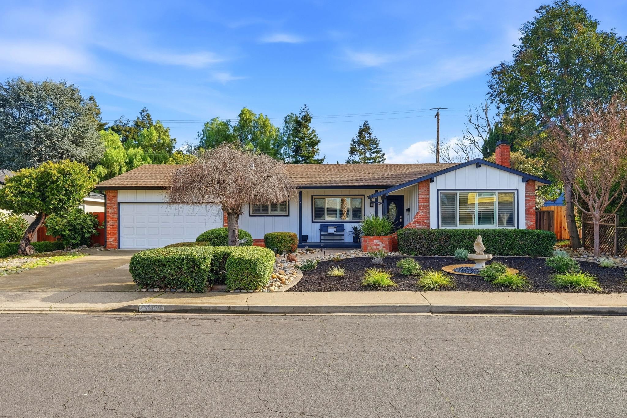 Detail Gallery Image 4 of 30 For 1760 Elmhurst Ln, Concord,  CA 94521 - 4 Beds | 2 Baths