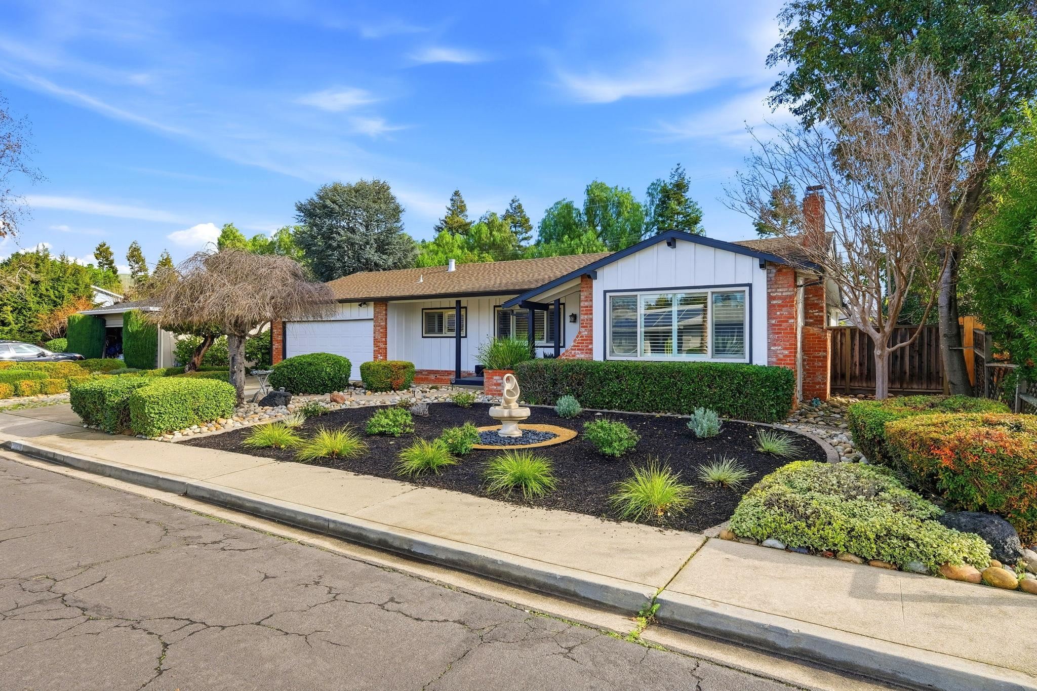 Detail Gallery Image 5 of 30 For 1760 Elmhurst Ln, Concord,  CA 94521 - 4 Beds | 2 Baths