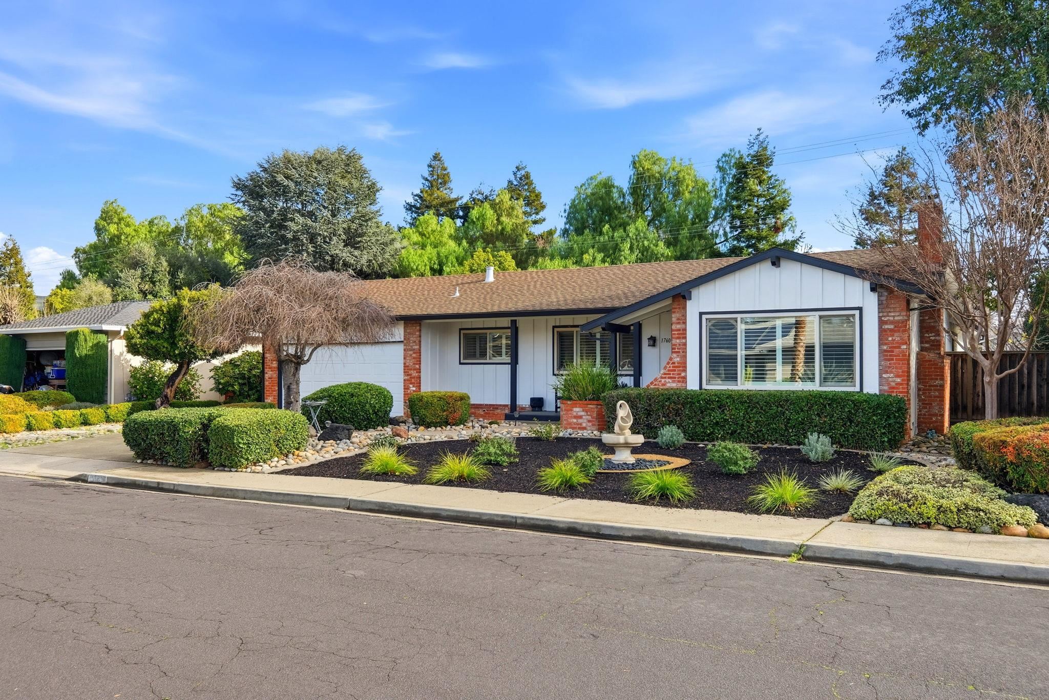 Detail Gallery Image 7 of 30 For 1760 Elmhurst Ln, Concord,  CA 94521 - 4 Beds | 2 Baths