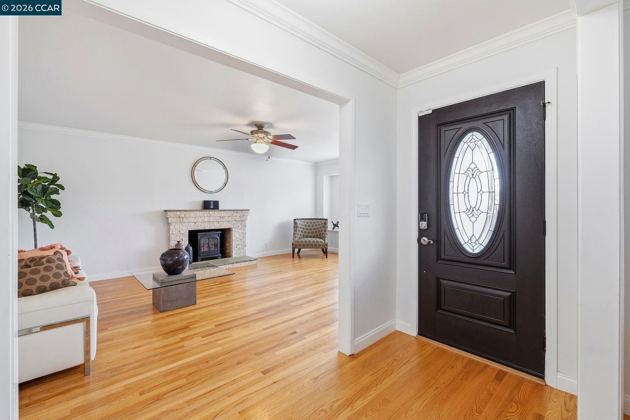 Detail Gallery Image 8 of 29 For 1760 Elmhurst Ln, Concord,  CA 94521 - 4 Beds | 2 Baths