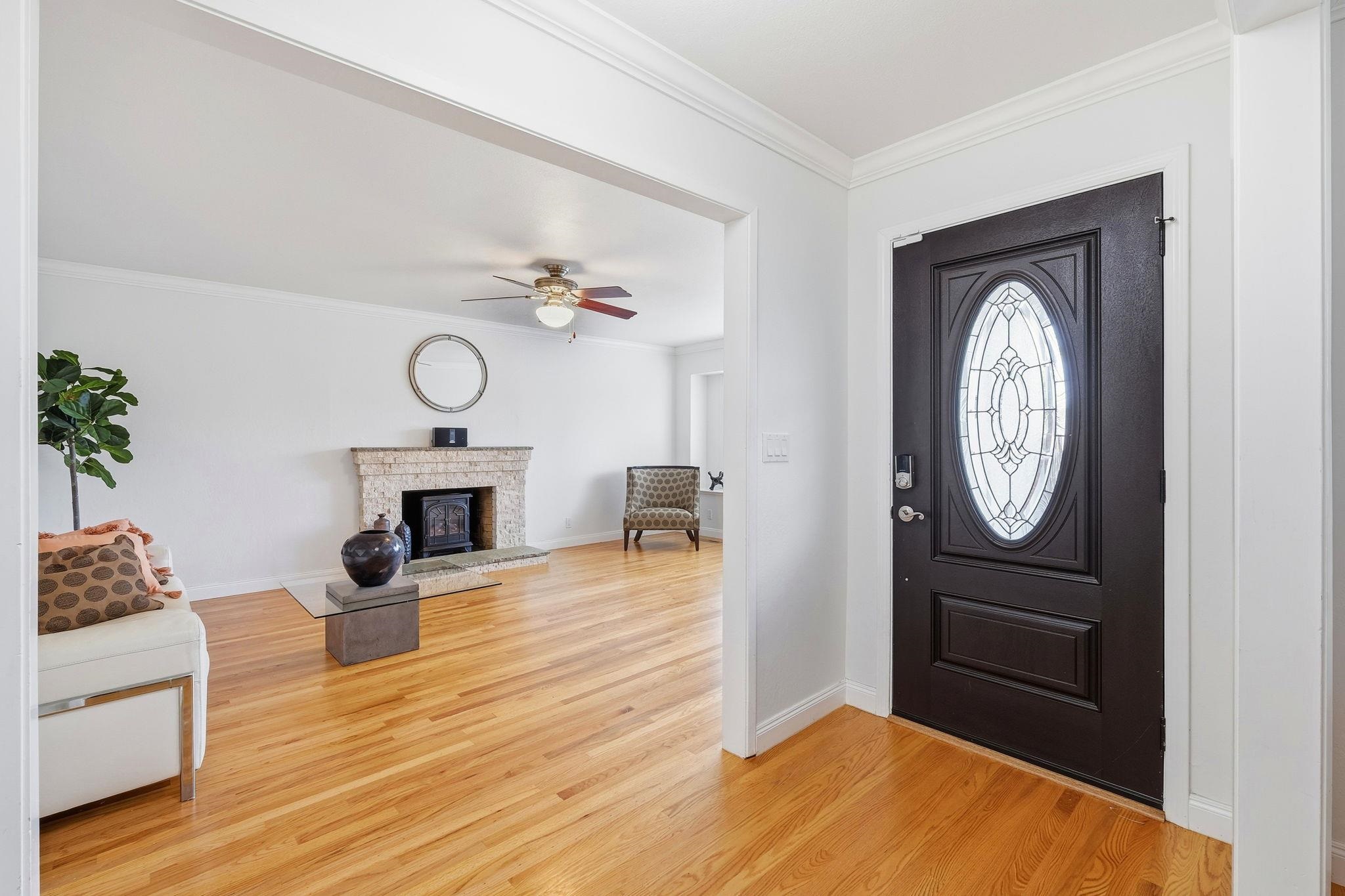 Detail Gallery Image 9 of 30 For 1760 Elmhurst Ln, Concord,  CA 94521 - 4 Beds | 2 Baths