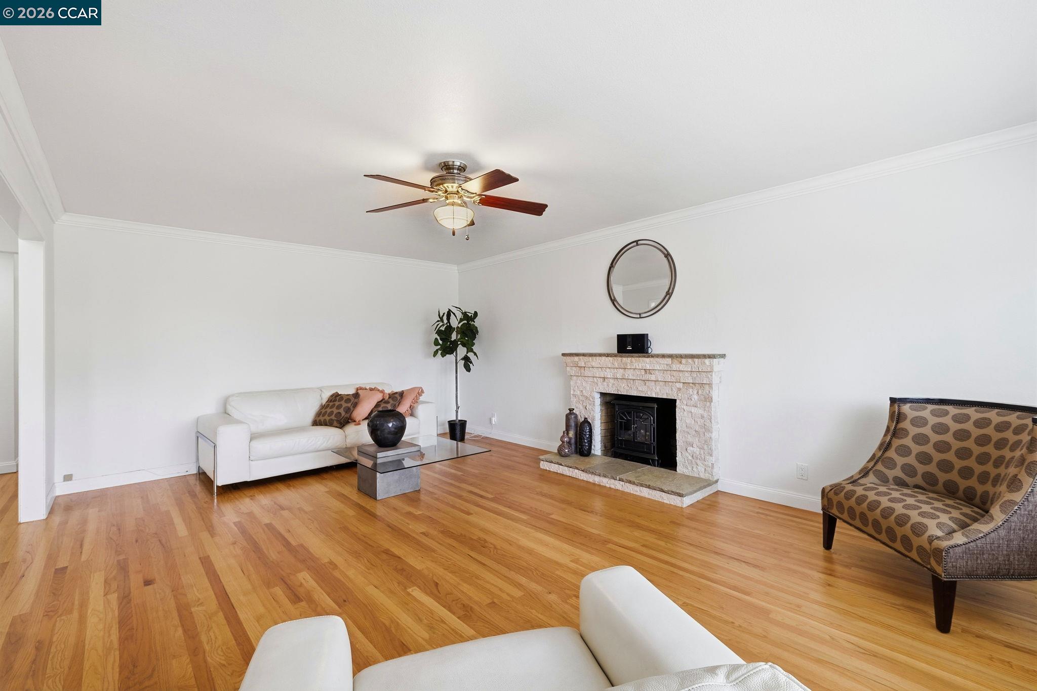 Detail Gallery Image 10 of 29 For 1760 Elmhurst Ln, Concord,  CA 94521 - 4 Beds | 2 Baths