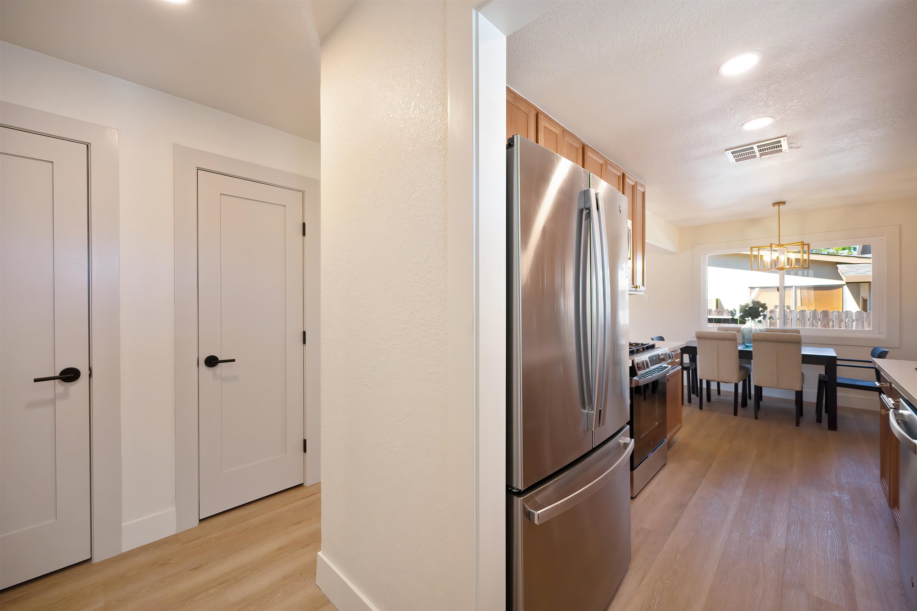 Detail Gallery Image 3 of 24 For 1812 Wildwood Way, Roseville,  CA 95661 - 3 Beds | 2 Baths