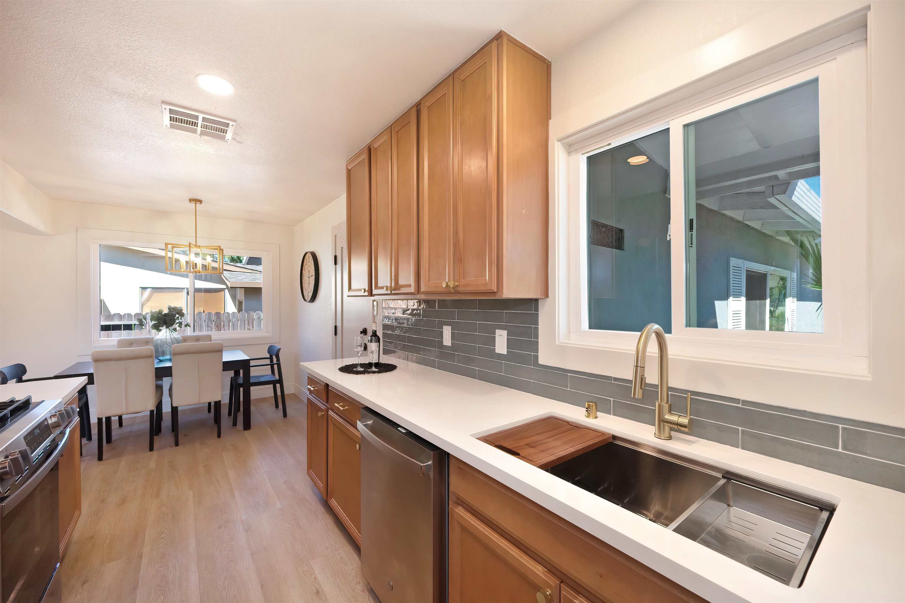 Detail Gallery Image 4 of 24 For 1812 Wildwood Way, Roseville,  CA 95661 - 3 Beds | 2 Baths