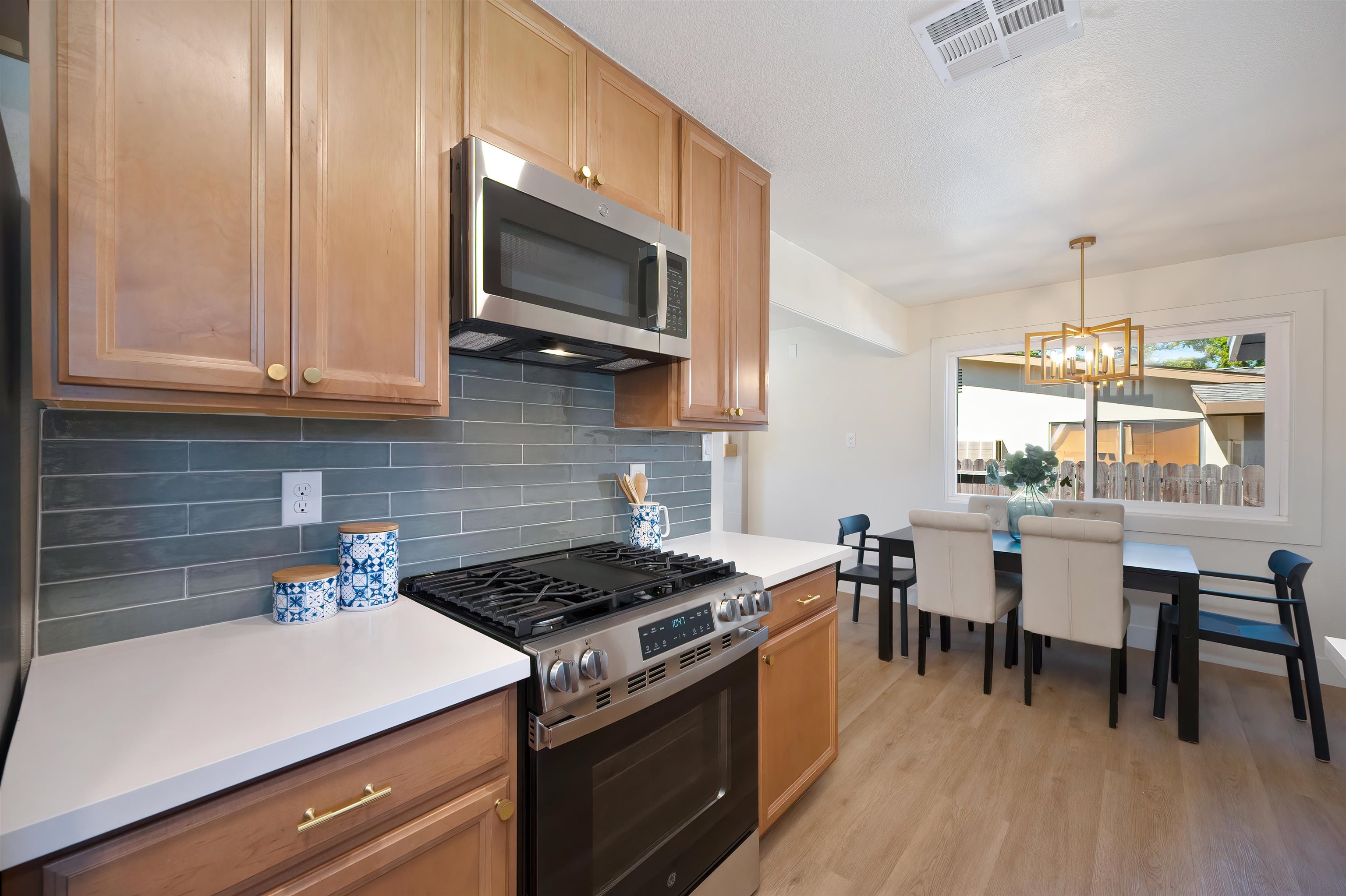 Detail Gallery Image 5 of 24 For 1812 Wildwood Way, Roseville,  CA 95661 - 3 Beds | 2 Baths