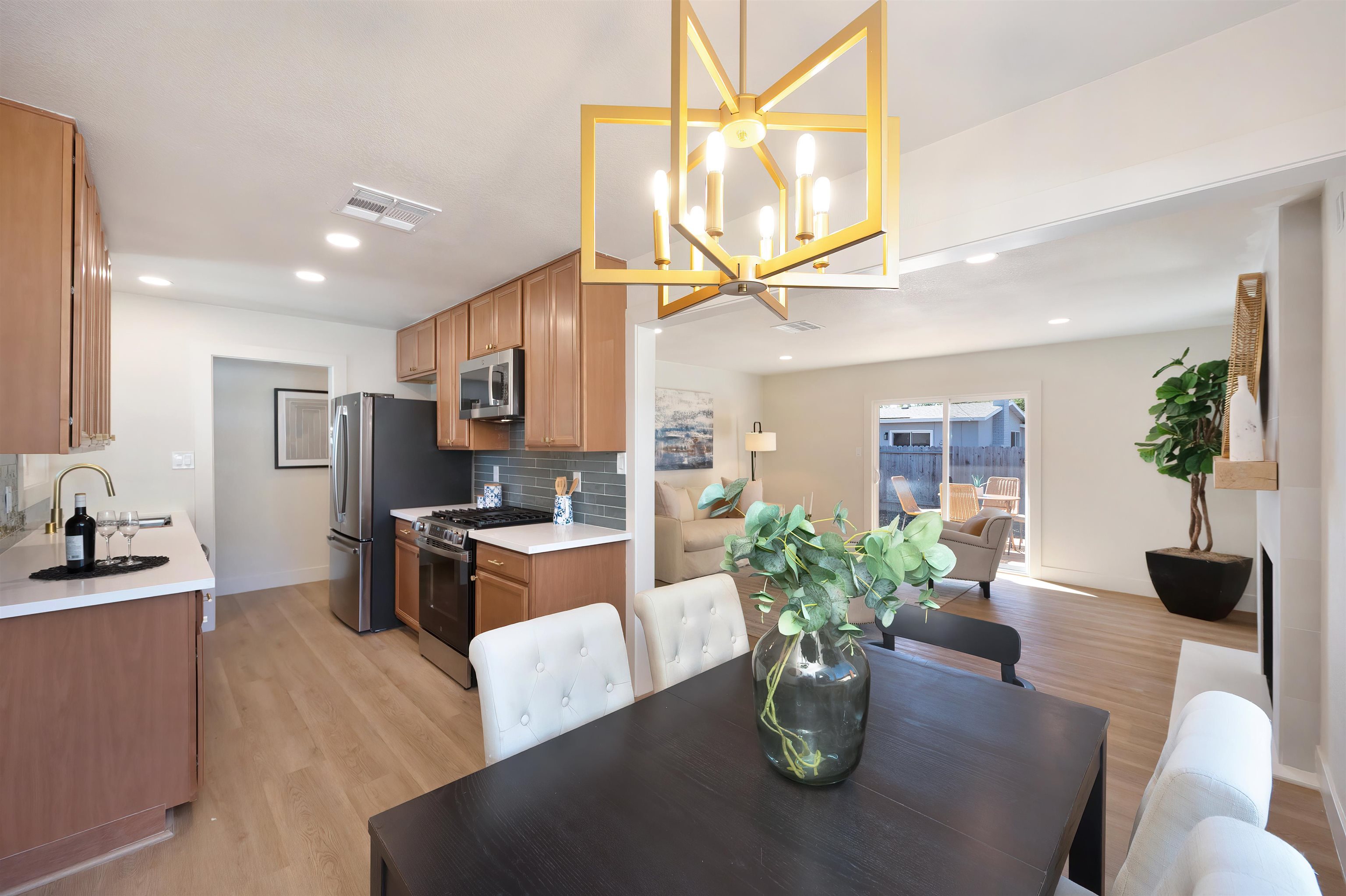 Detail Gallery Image 8 of 24 For 1812 Wildwood Way, Roseville,  CA 95661 - 3 Beds | 2 Baths