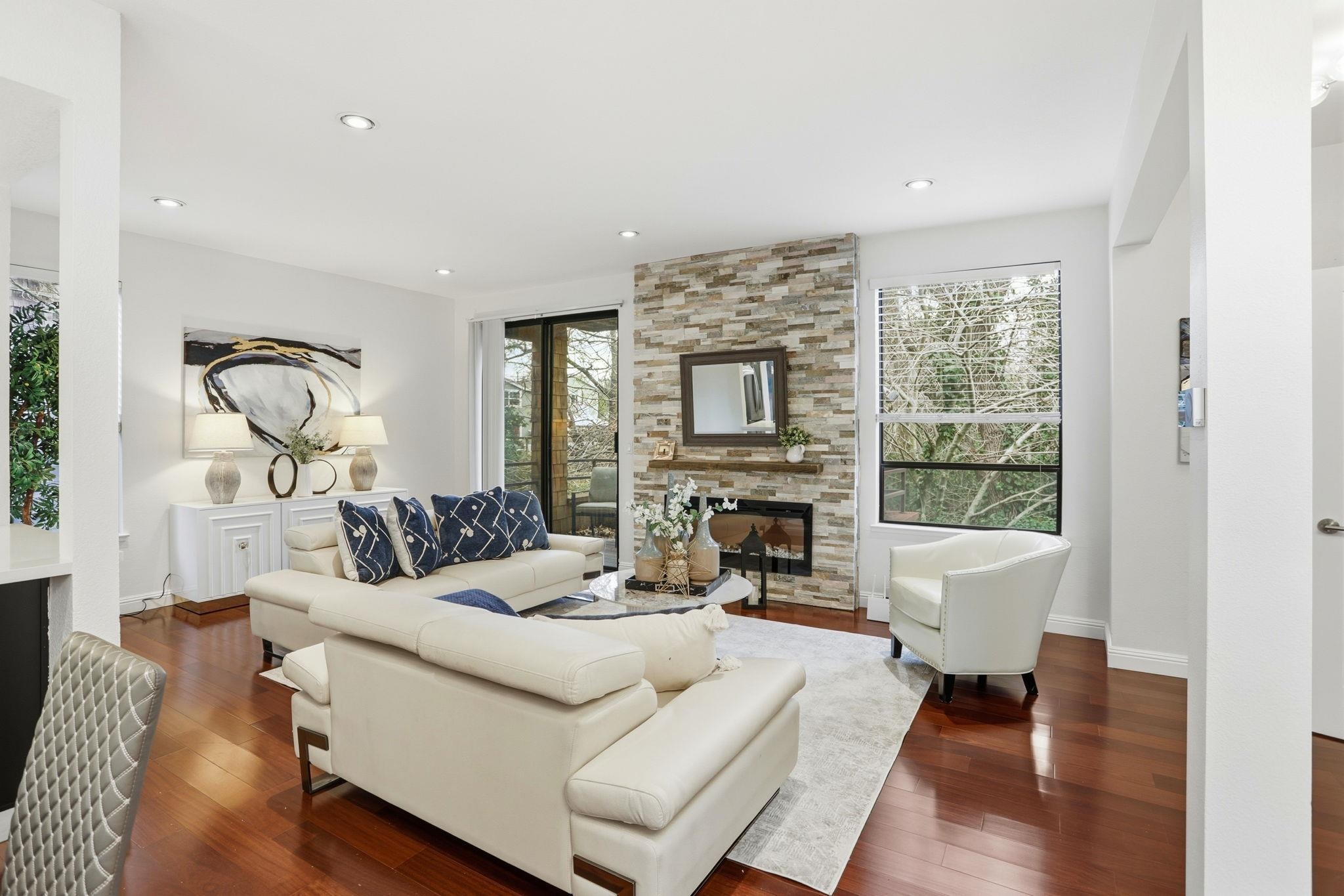 Detail Gallery Image 2 of 45 For 10900 Lucky Oak St, Cupertino,  CA 95014 - 3 Beds | 3/1 Baths