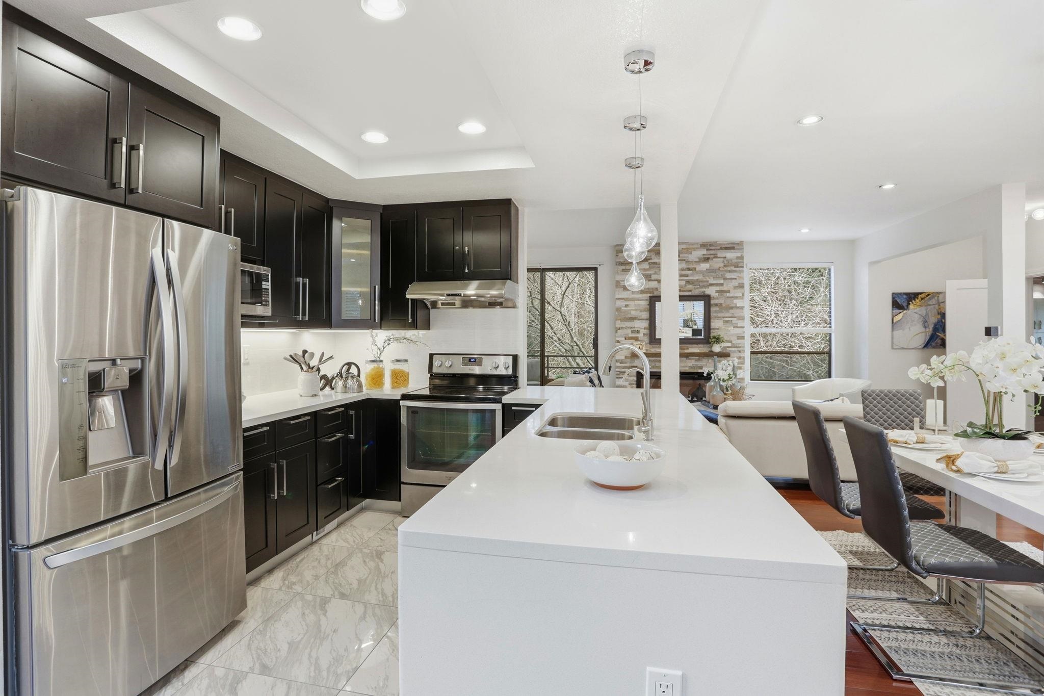 Detail Gallery Image 12 of 45 For 10900 Lucky Oak St, Cupertino,  CA 95014 - 3 Beds | 3/1 Baths