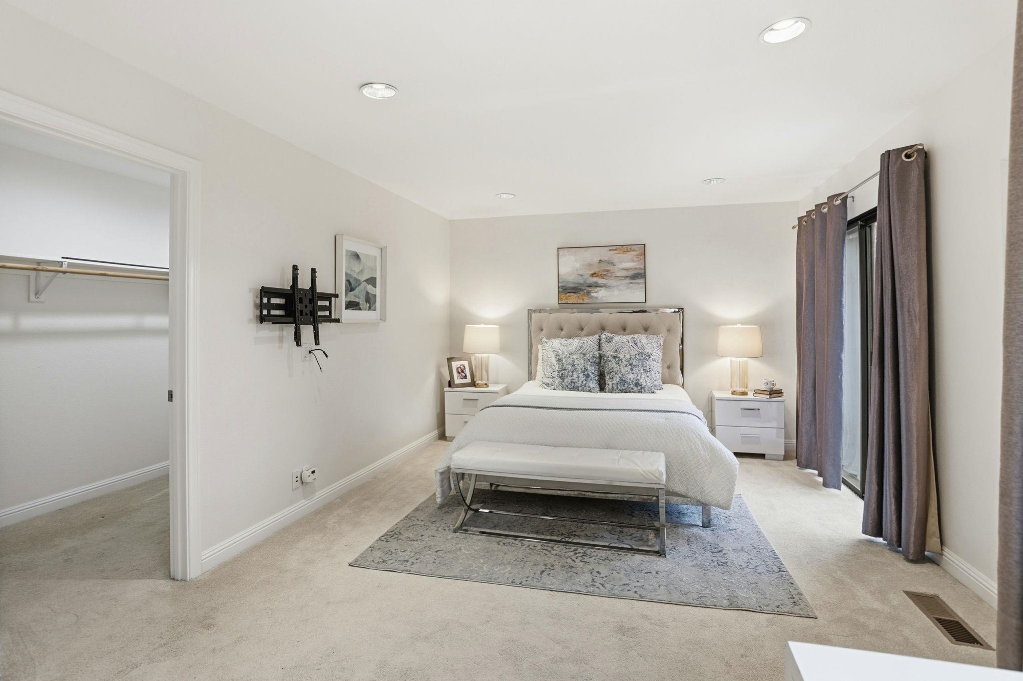 Detail Gallery Image 16 of 45 For 10900 Lucky Oak St, Cupertino,  CA 95014 - 3 Beds | 3/1 Baths