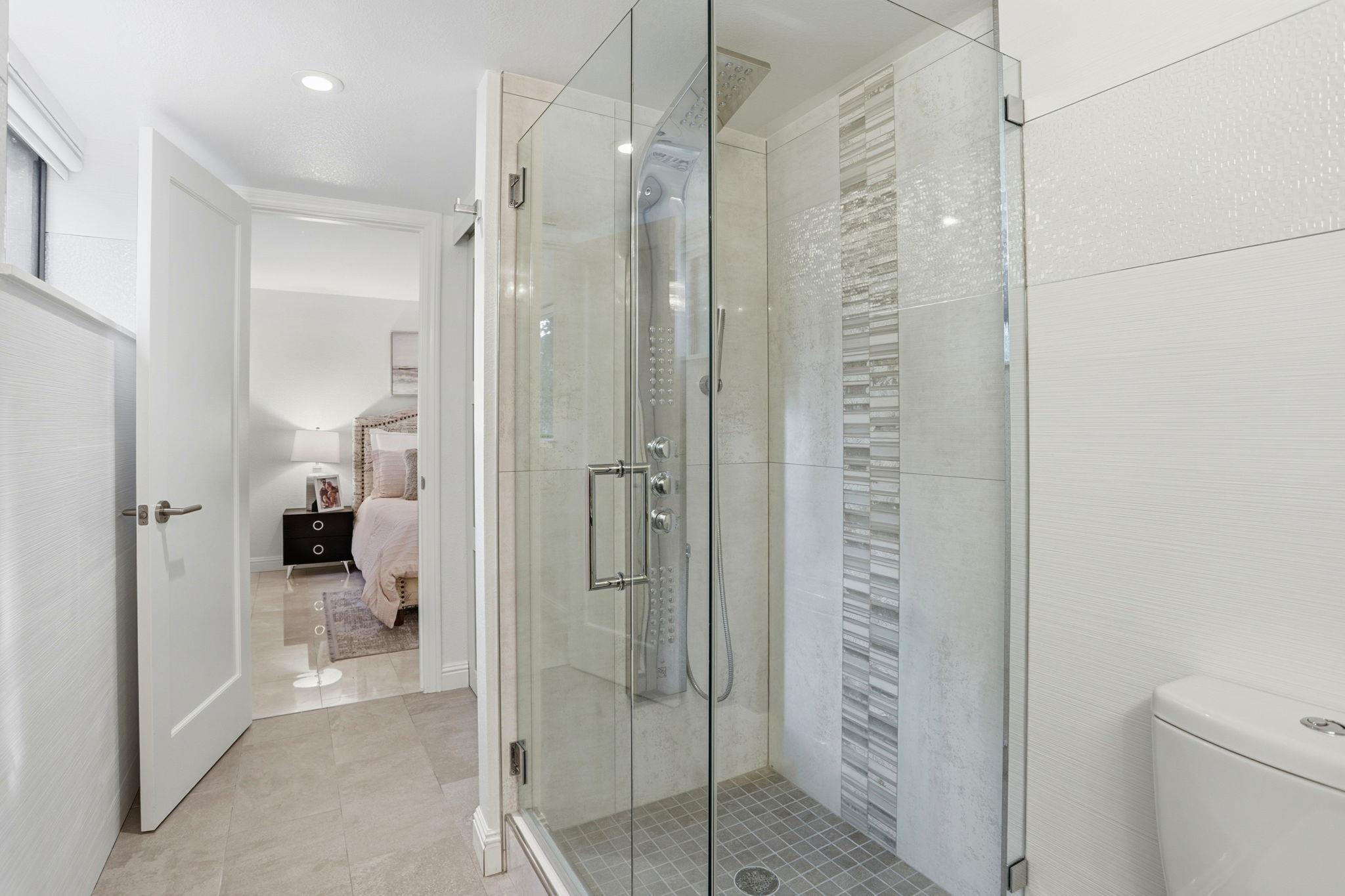 Detail Gallery Image 25 of 45 For 10900 Lucky Oak St, Cupertino,  CA 95014 - 3 Beds | 3/1 Baths