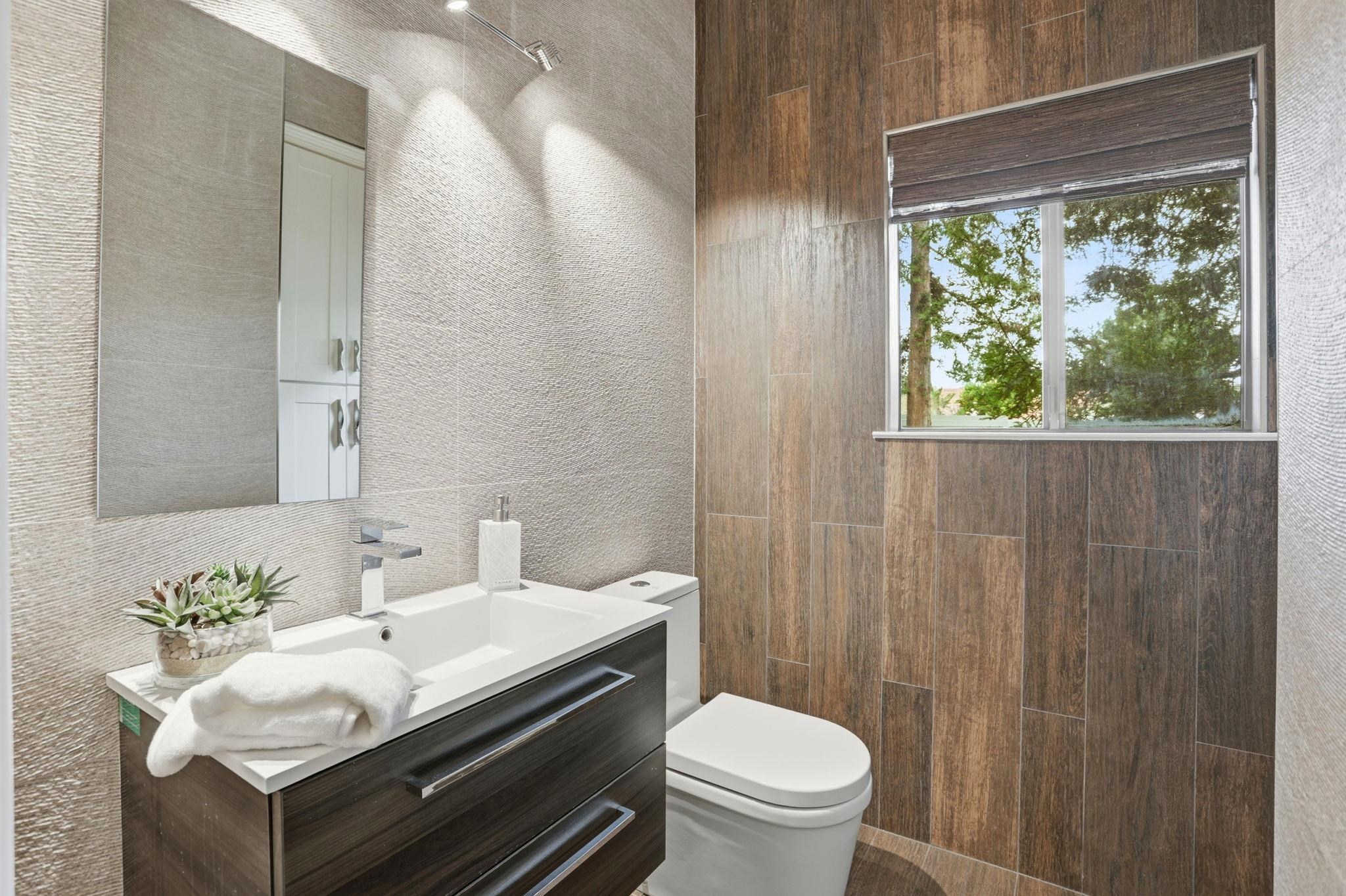 Detail Gallery Image 26 of 45 For 10900 Lucky Oak St, Cupertino,  CA 95014 - 3 Beds | 3/1 Baths