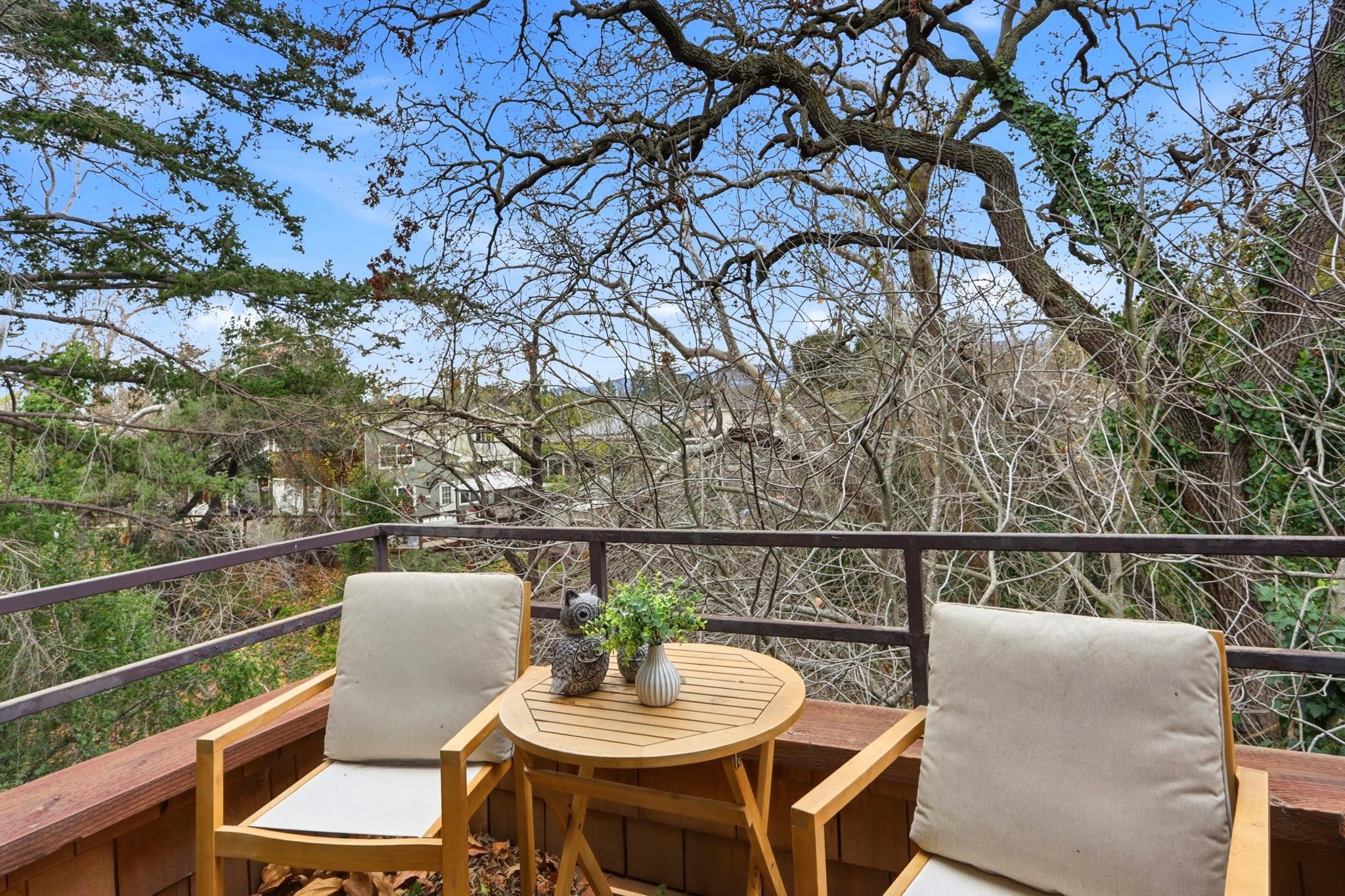 Detail Gallery Image 32 of 45 For 10900 Lucky Oak St, Cupertino,  CA 95014 - 3 Beds | 3/1 Baths