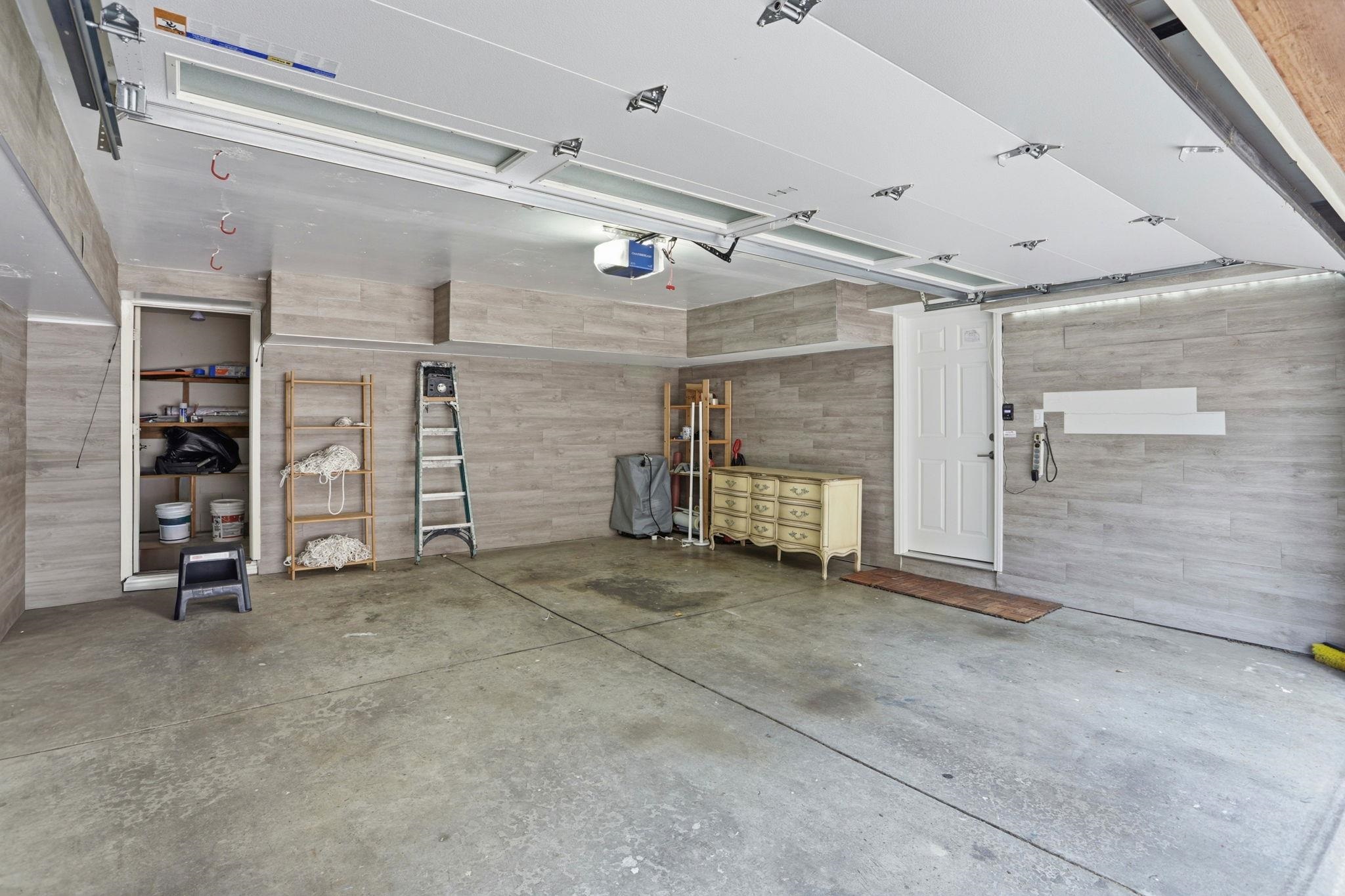 Detail Gallery Image 38 of 45 For 10900 Lucky Oak St, Cupertino,  CA 95014 - 3 Beds | 3/1 Baths