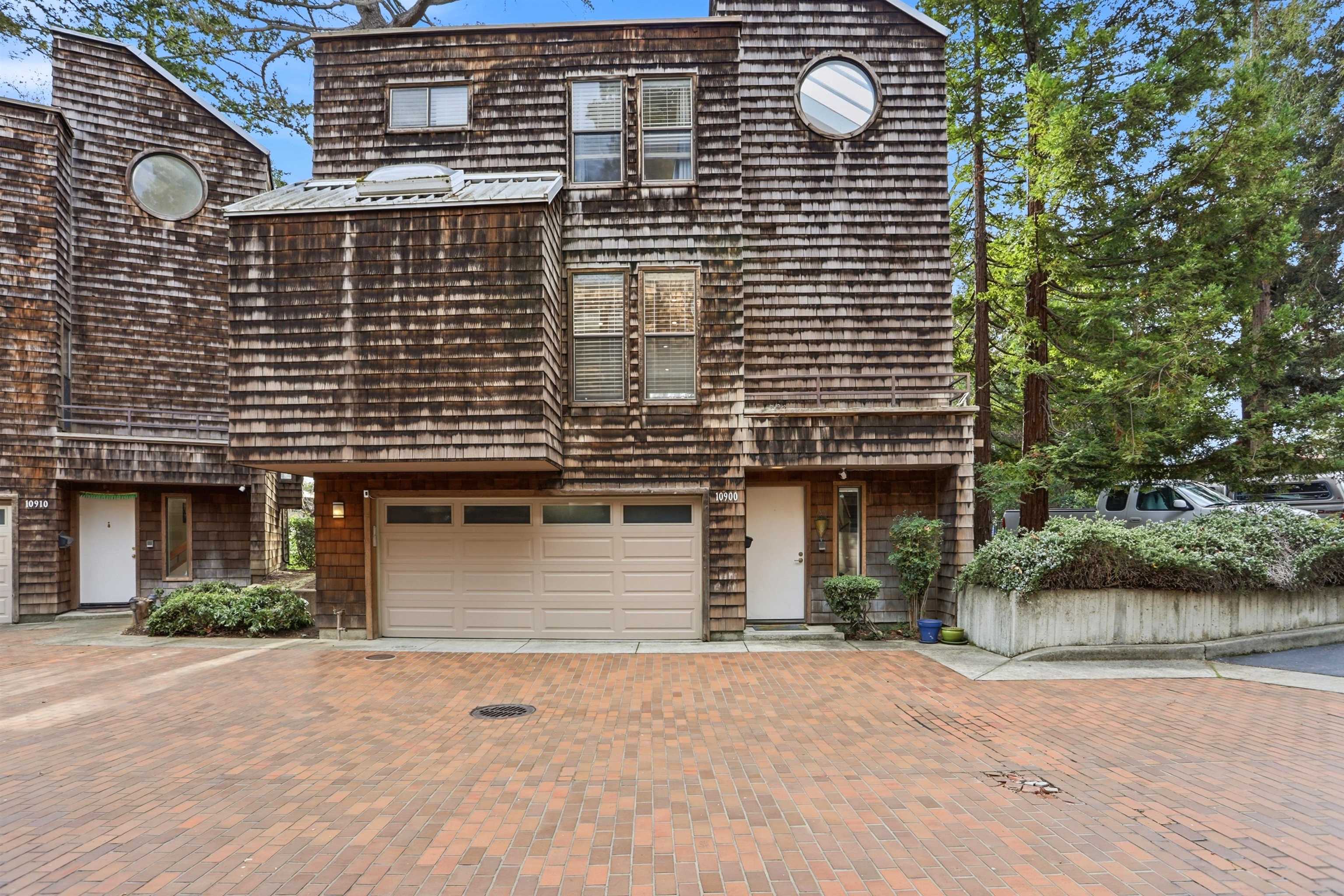 Detail Gallery Image 5 of 45 For 10900 Lucky Oak St, Cupertino,  CA 95014 - 3 Beds | 3/1 Baths