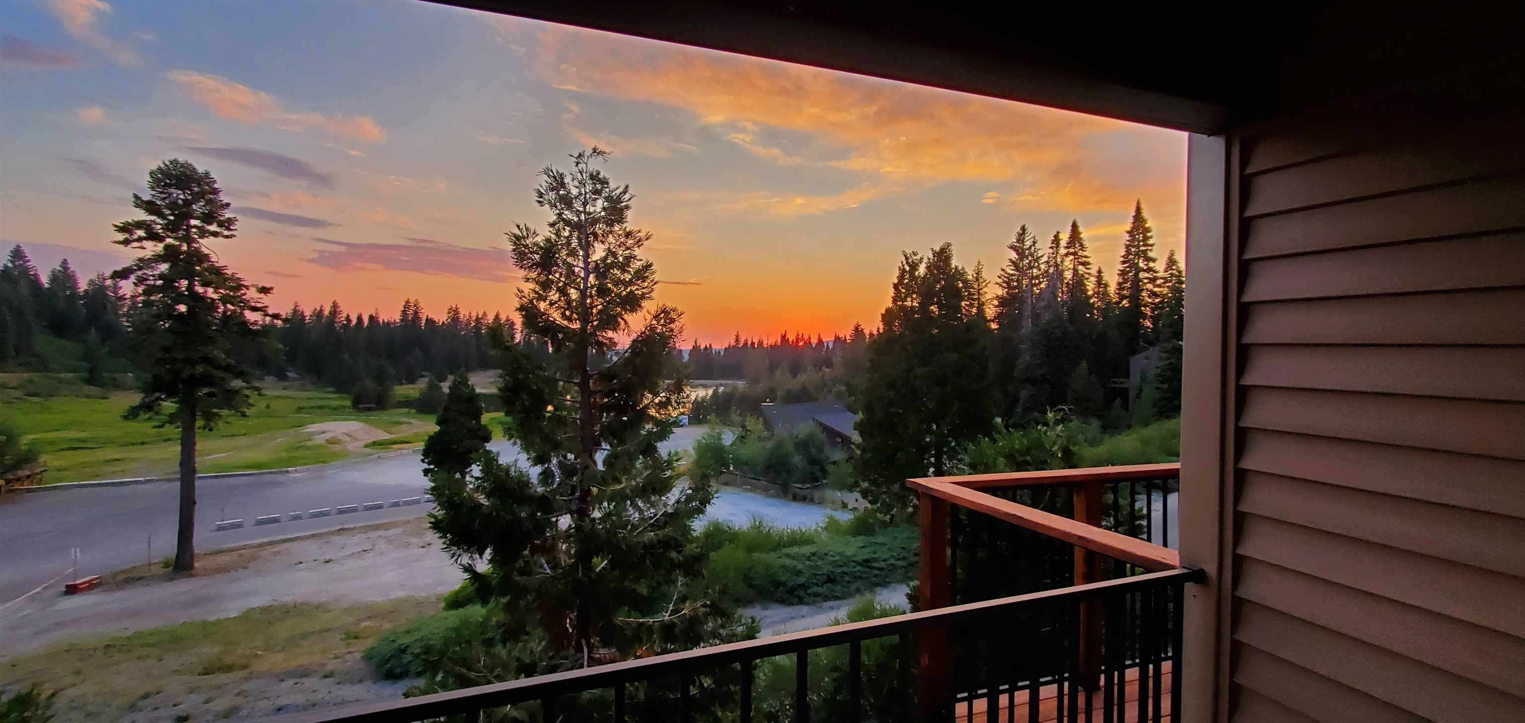 Detail Gallery Image 2 of 39 For 33757 Upper Leland Rd #B,  Pinecrest,  CA 95364 - 3 Beds | 2 Baths