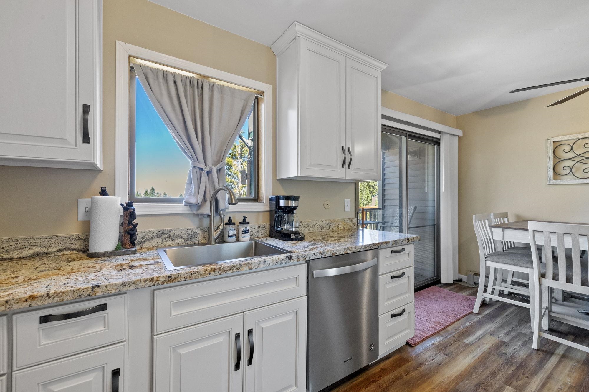 Detail Gallery Image 13 of 39 For 33757 Upper Leland Rd #B,  Pinecrest,  CA 95364 - 3 Beds | 2 Baths