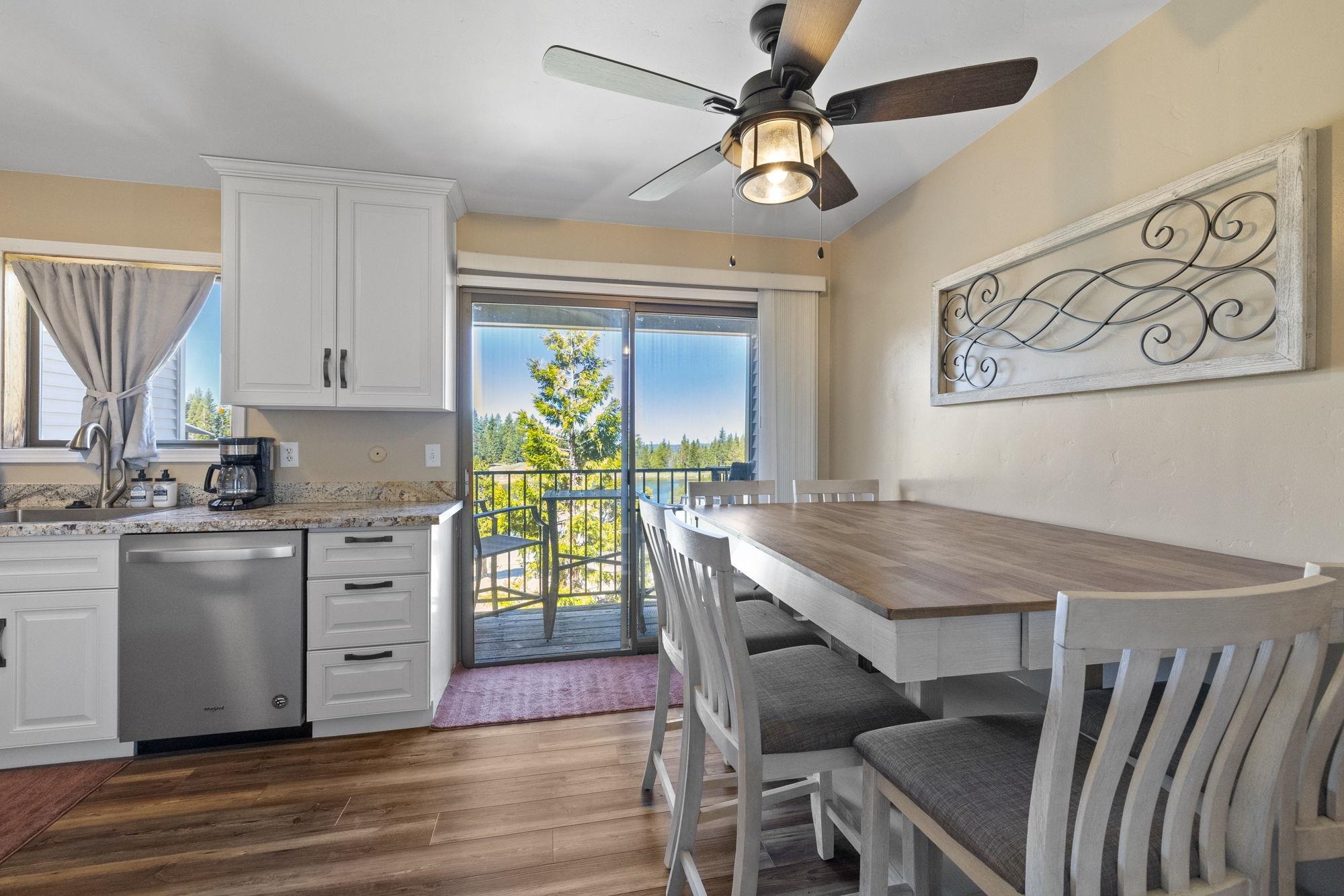 Detail Gallery Image 3 of 39 For 33757 Upper Leland Rd #B,  Pinecrest,  CA 95364 - 3 Beds | 2 Baths