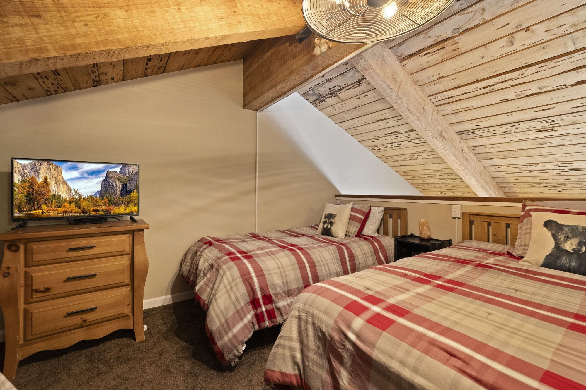 Detail Gallery Image 8 of 39 For 33757 Upper Leland Rd #B,  Pinecrest,  CA 95364 - 3 Beds | 2 Baths