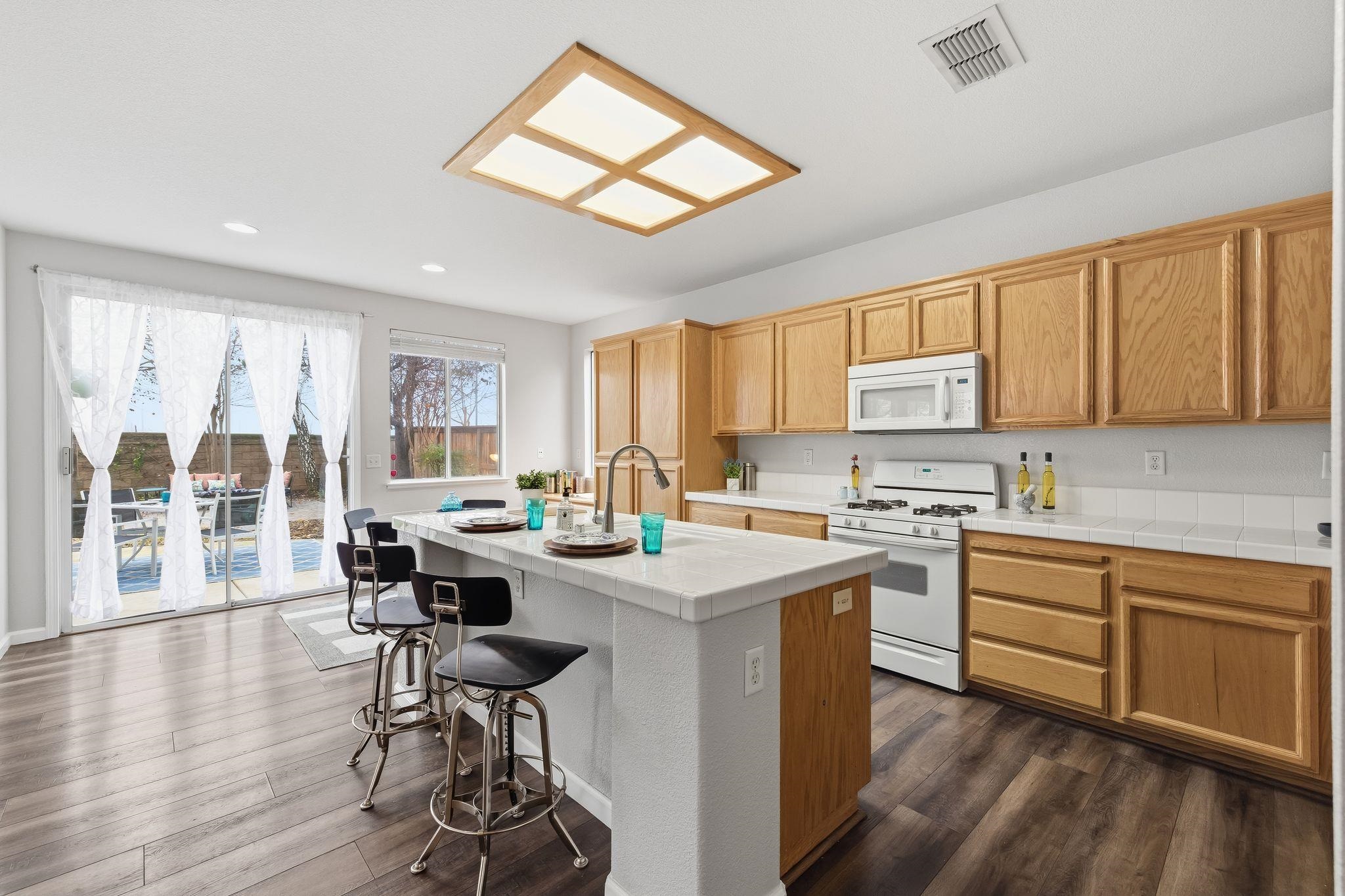 Detail Gallery Image 8 of 45 For 4790 Windsong St, Sacramento,  CA 95834 - 5 Beds | 3 Baths