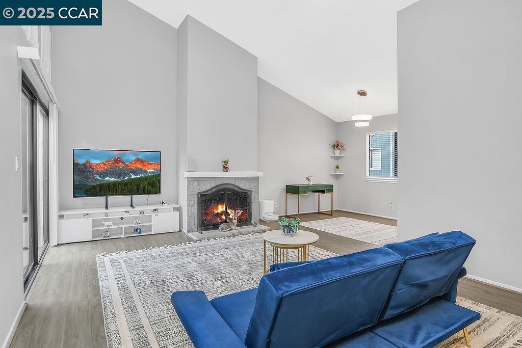 Detail Gallery Image 3 of 24 For 1072 Maywood Lane #36,  Martinez,  CA 94553 - 2 Beds | 1 Baths