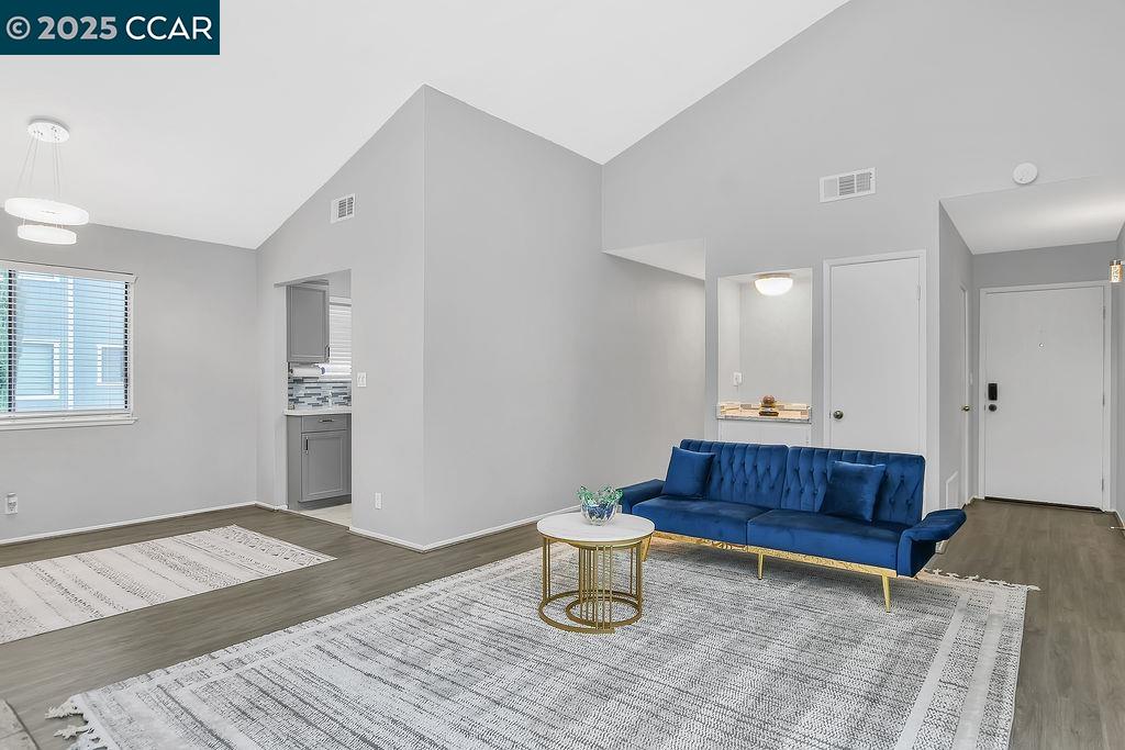 Detail Gallery Image 4 of 24 For 1072 Maywood Lane #36,  Martinez,  CA 94553 - 2 Beds | 1 Baths