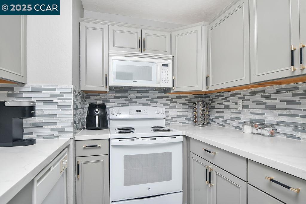 Detail Gallery Image 9 of 24 For 1072 Maywood Lane #36,  Martinez,  CA 94553 - 2 Beds | 1 Baths