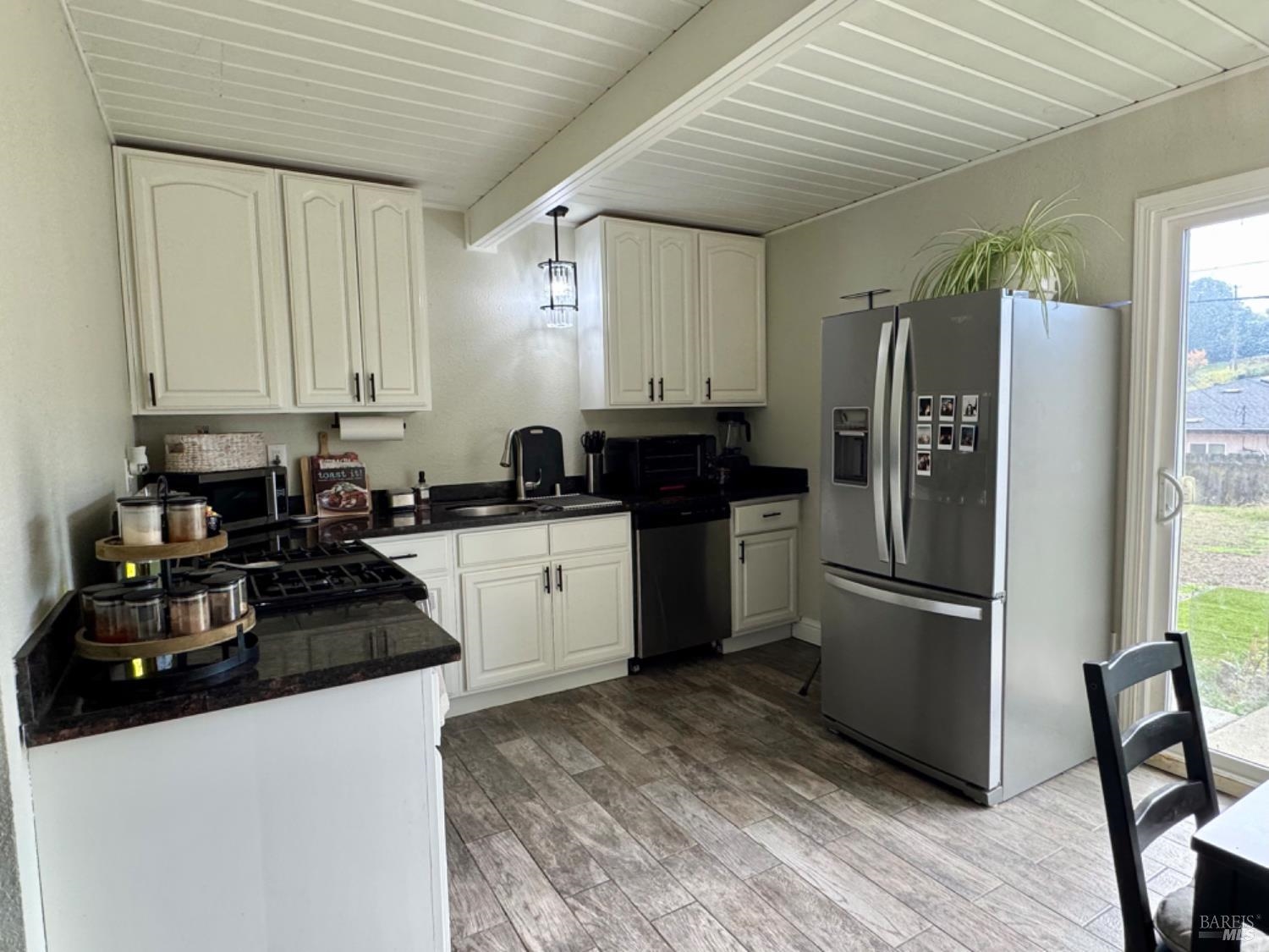 Detail Gallery Image 5 of 12 For 469 La Jolla St, Vallejo,  CA 94591 - 3 Beds | 1 Baths