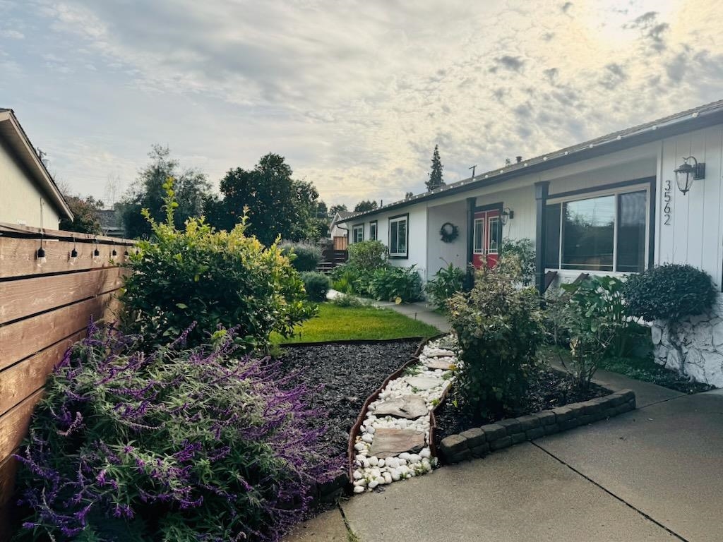 Front Image Thumbnail for CC41120260