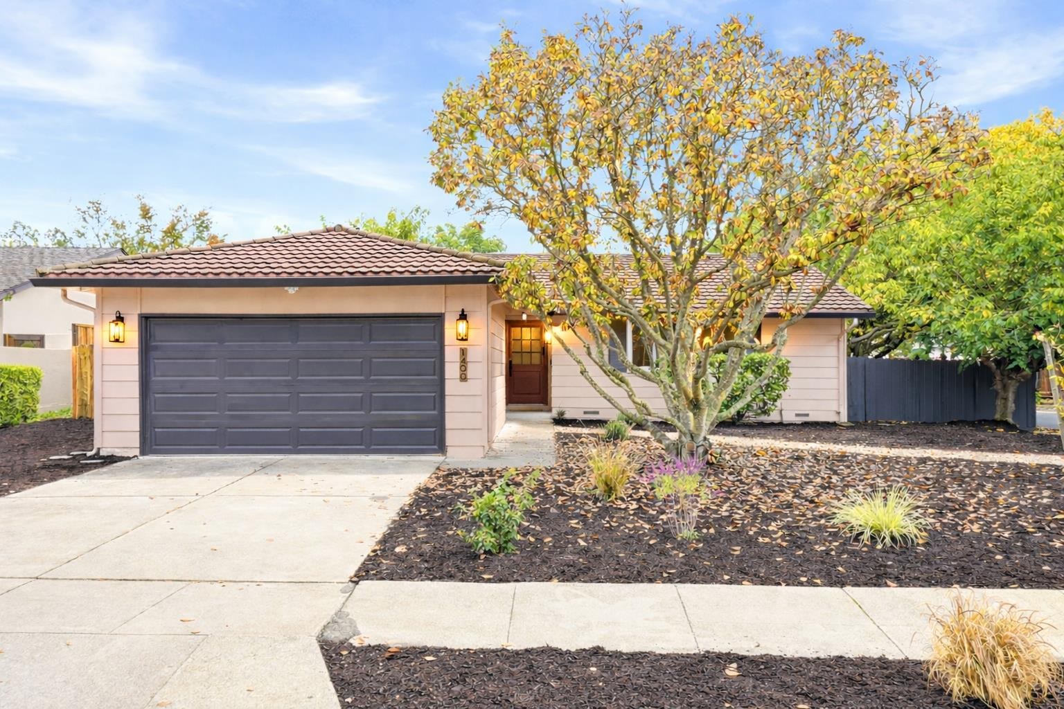 Front Image Thumbnail for CC41120272