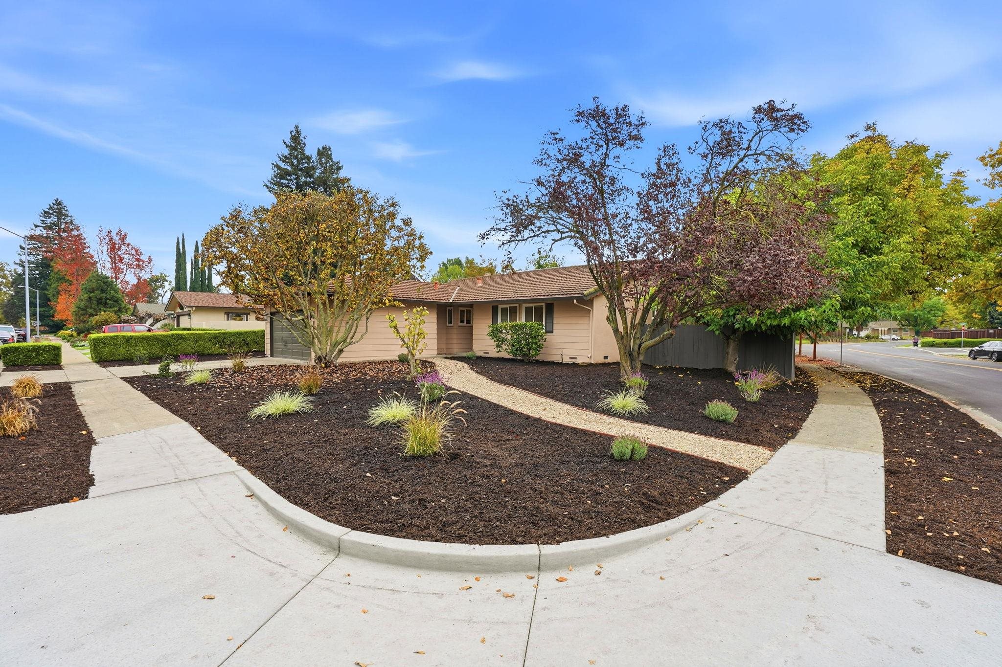 Detail Gallery Image 2 of 39 For 1400 Whitman Rd, Concord,  CA 94518 - 3 Beds | 2 Baths