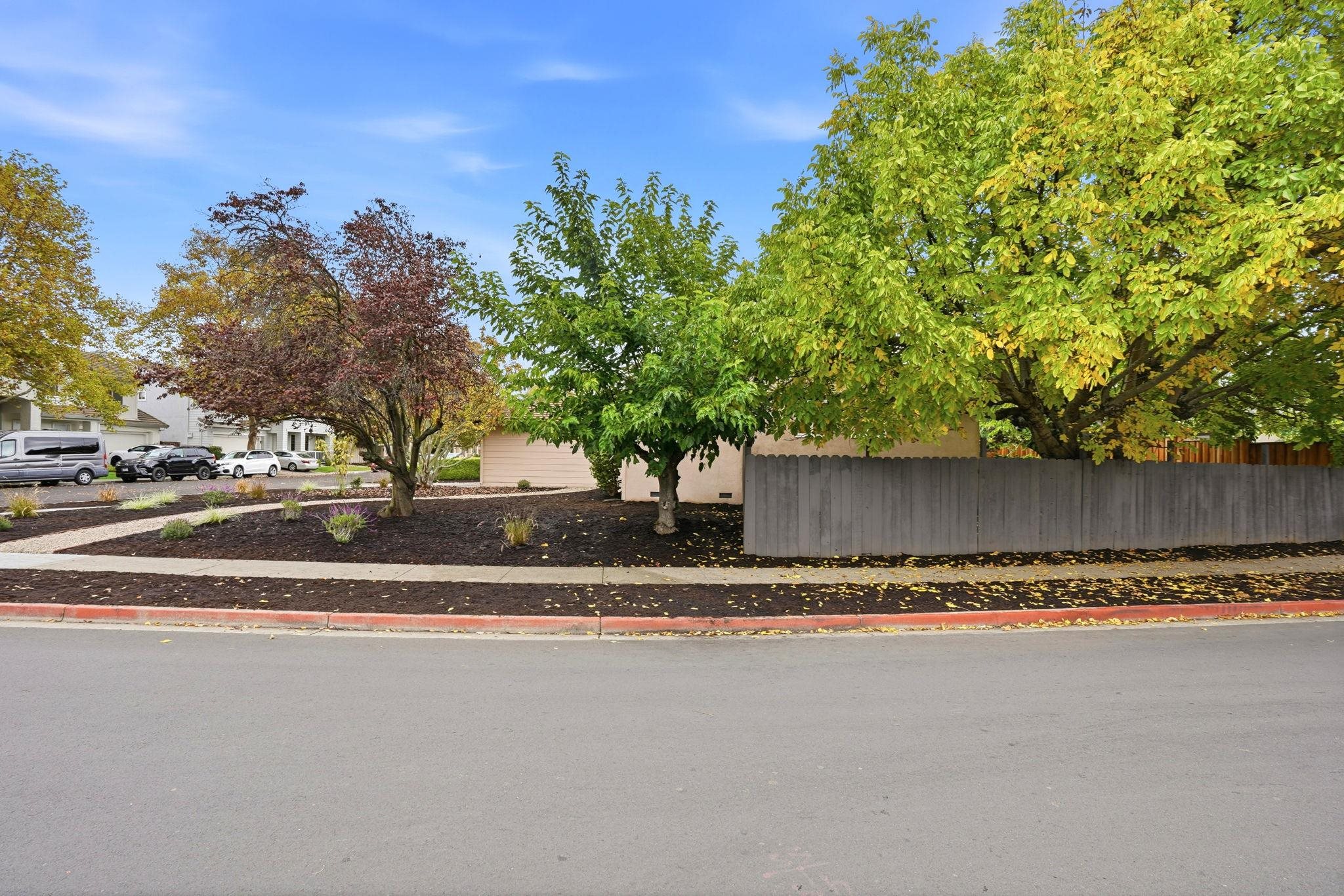 Detail Gallery Image 3 of 39 For 1400 Whitman Rd, Concord,  CA 94518 - 3 Beds | 2 Baths