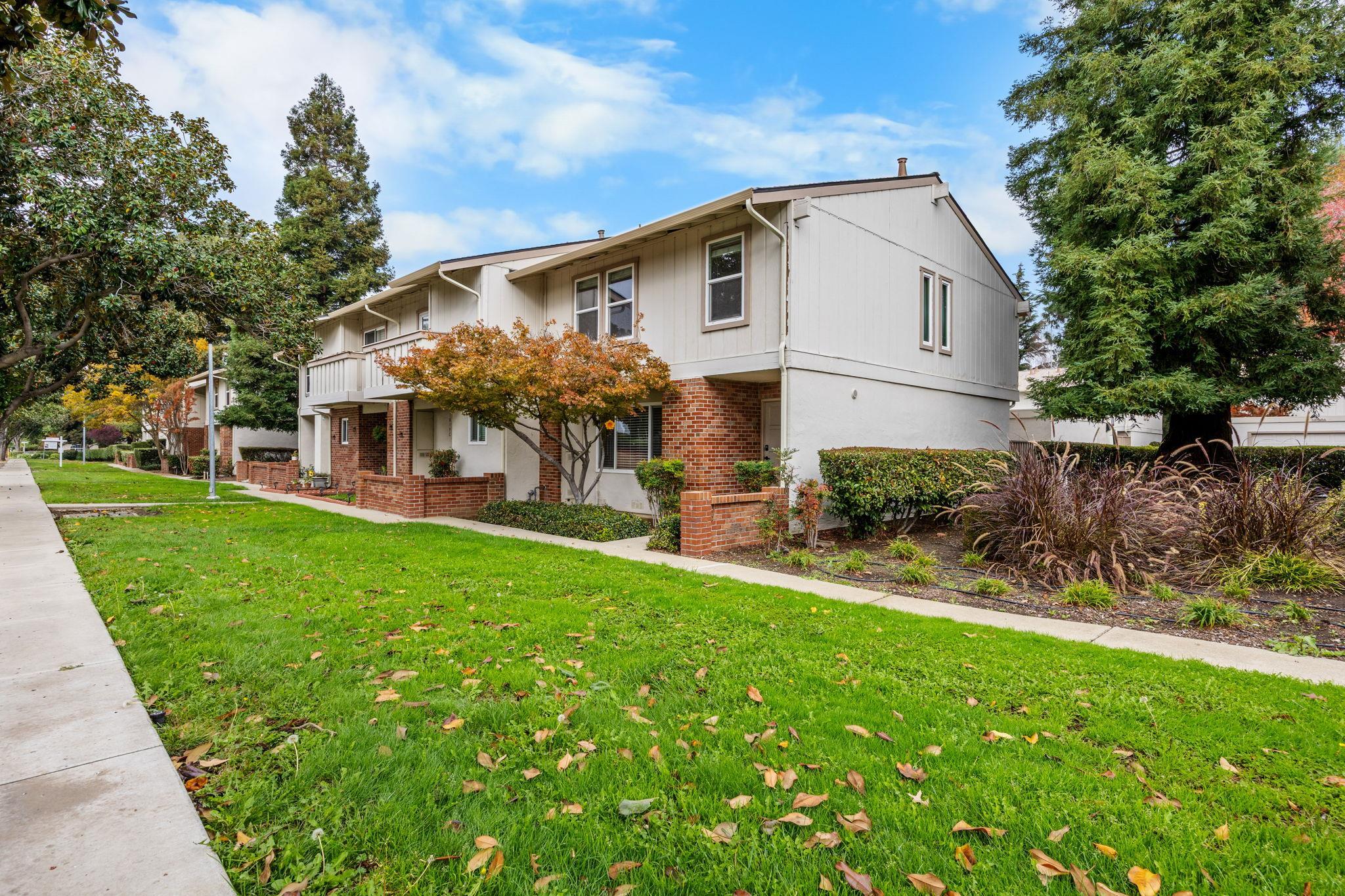 Detail Gallery Image 2 of 26 For 1819 Wildbrook Ct #D,  Concord,  CA 94521 - 3 Beds | 2 Baths