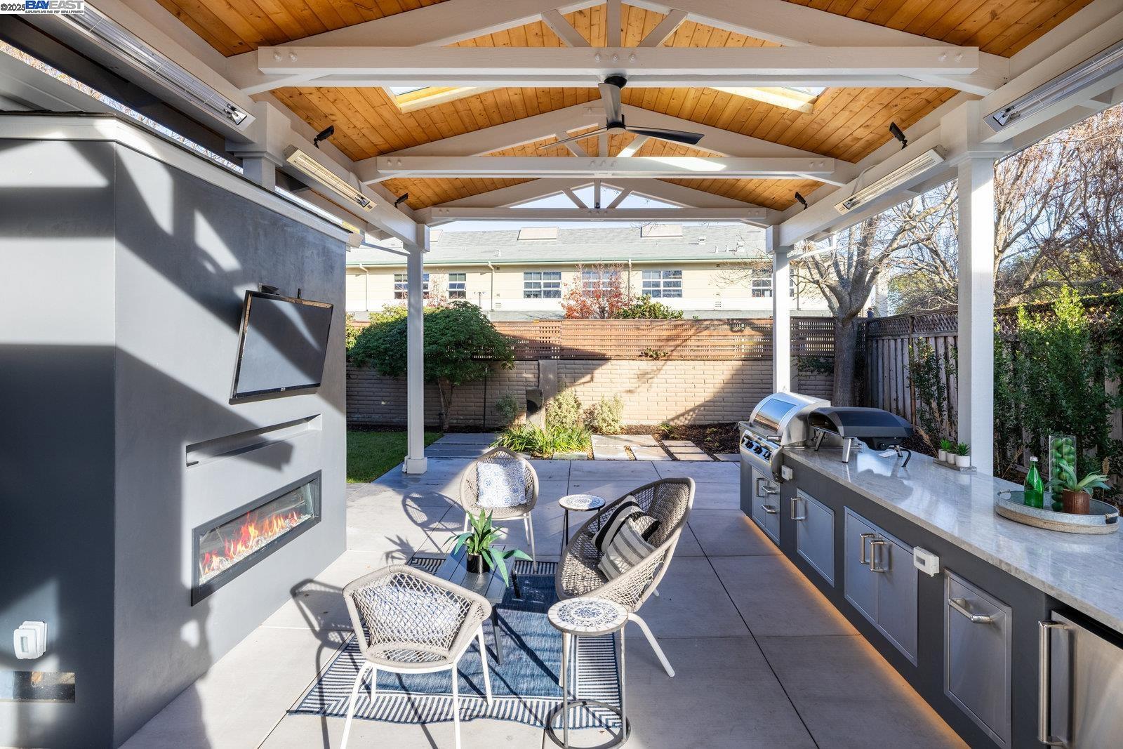 Detail Gallery Image 17 of 23 For 7937 Shannon Court, Dublin,  CA 94568 - 5 Beds | 3 Baths