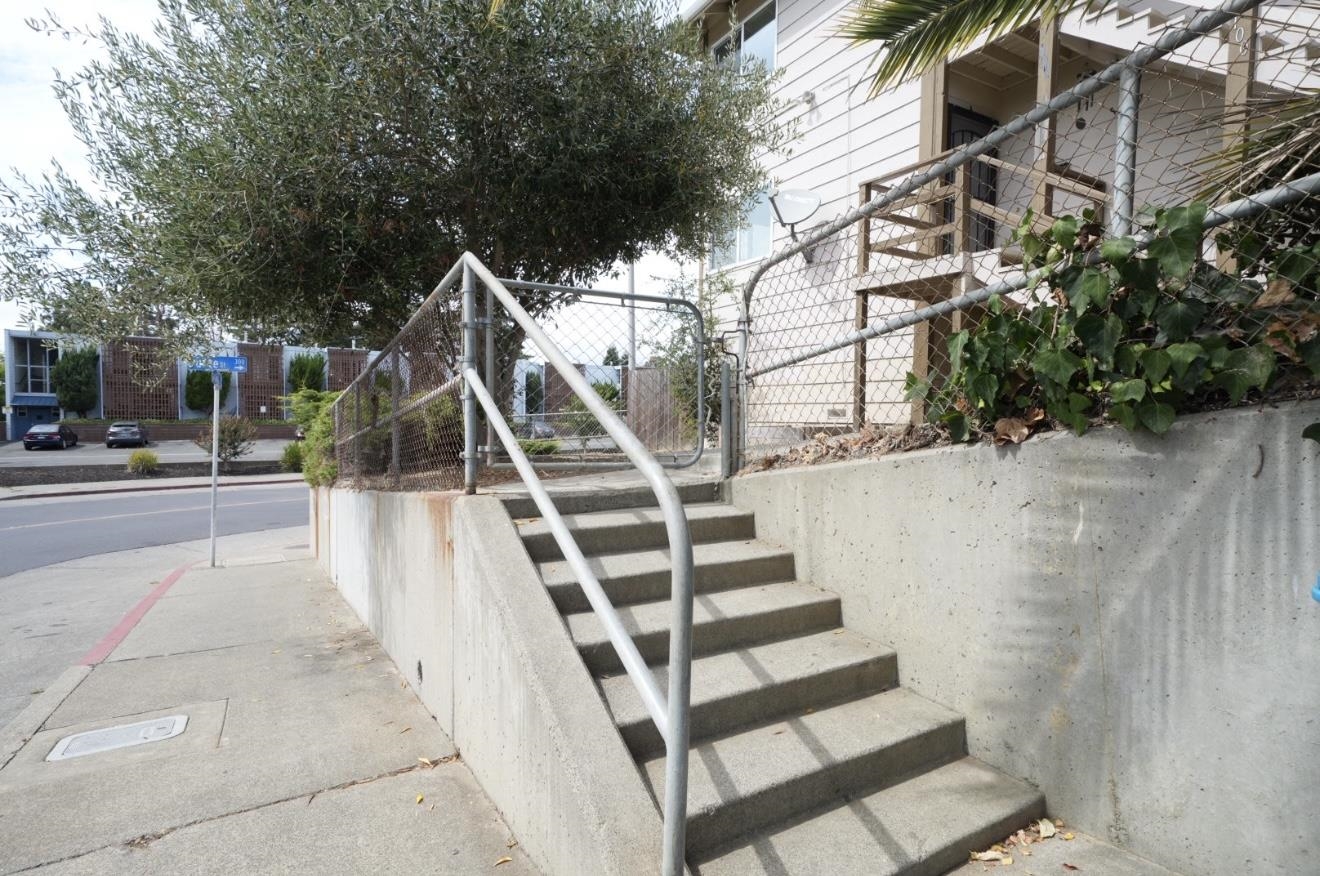 Detail Gallery Image 3 of 23 For 100 Carolina St. a,  Vallejo,  CA 94590 - 2 Beds | 1 Baths