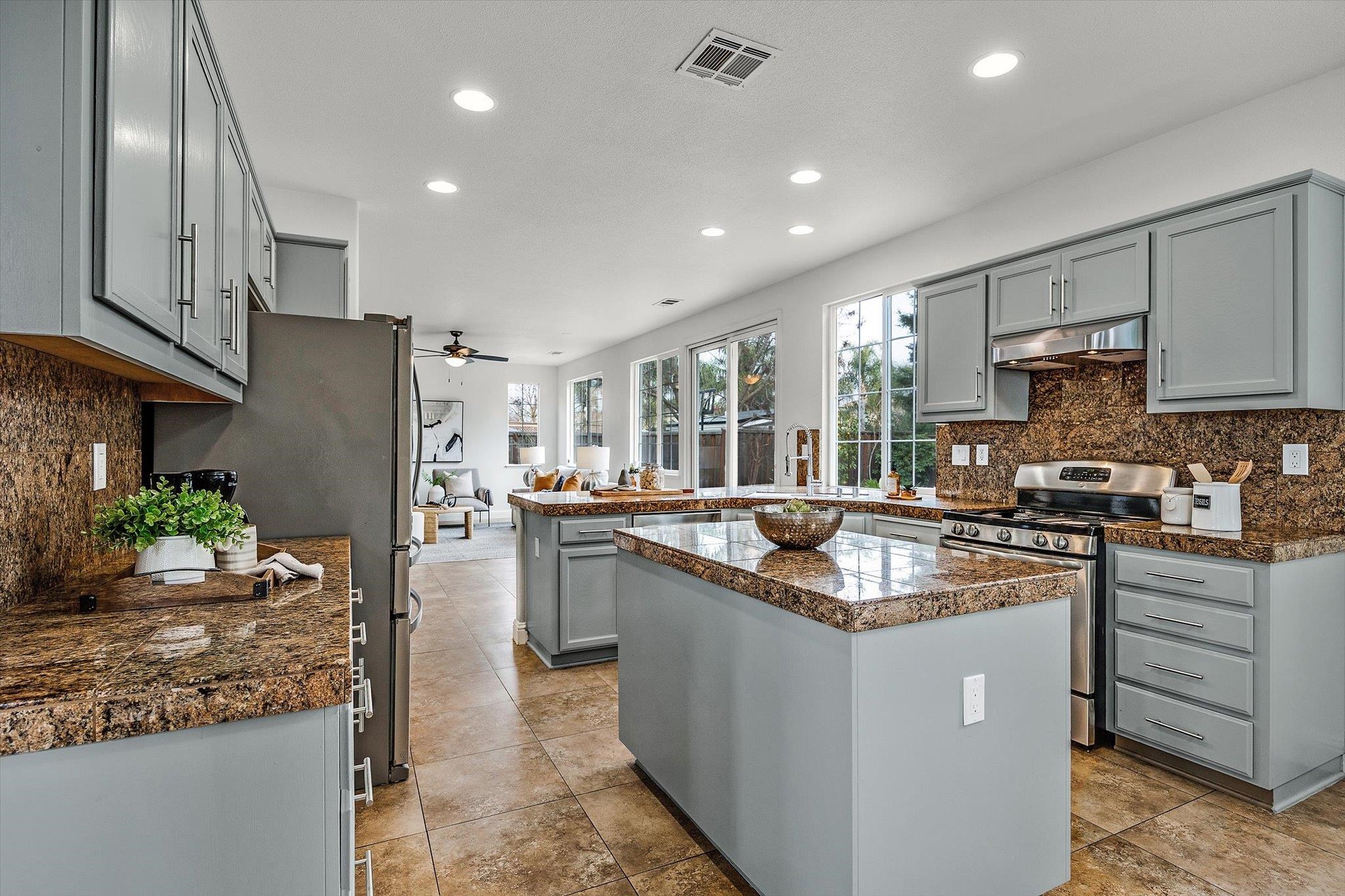 Detail Gallery Image 11 of 56 For 4726 Dandelion Loop, Tracy,  CA 95377 - 4 Beds | 2/1 Baths