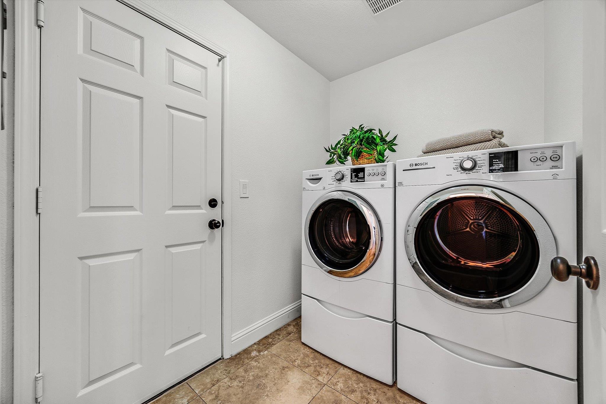 Detail Gallery Image 33 of 56 For 4726 Dandelion Loop, Tracy,  CA 95377 - 4 Beds | 2/1 Baths