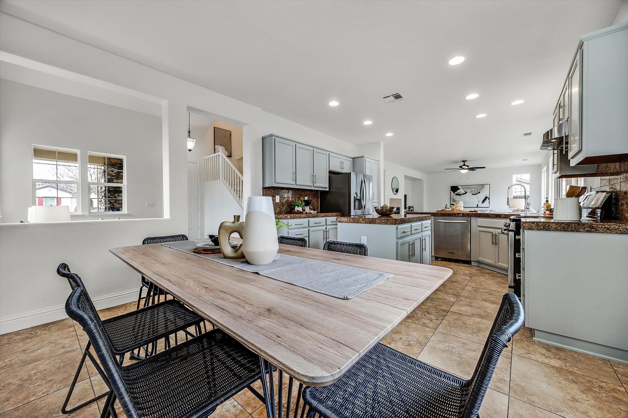 Detail Gallery Image 10 of 56 For 4726 Dandelion Loop, Tracy,  CA 95377 - 4 Beds | 2/1 Baths