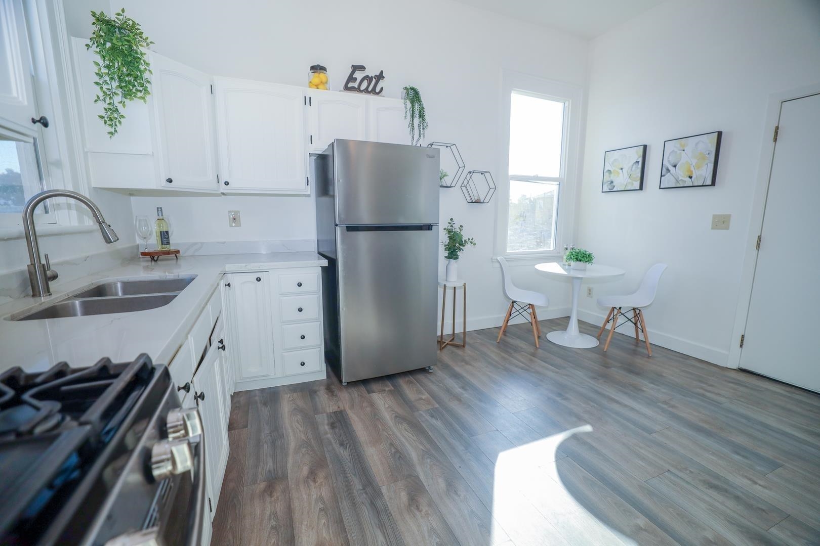 Detail Gallery Image 5 of 43 For 1432 Union St, Oakland,  CA 94607 - – Beds | – Baths