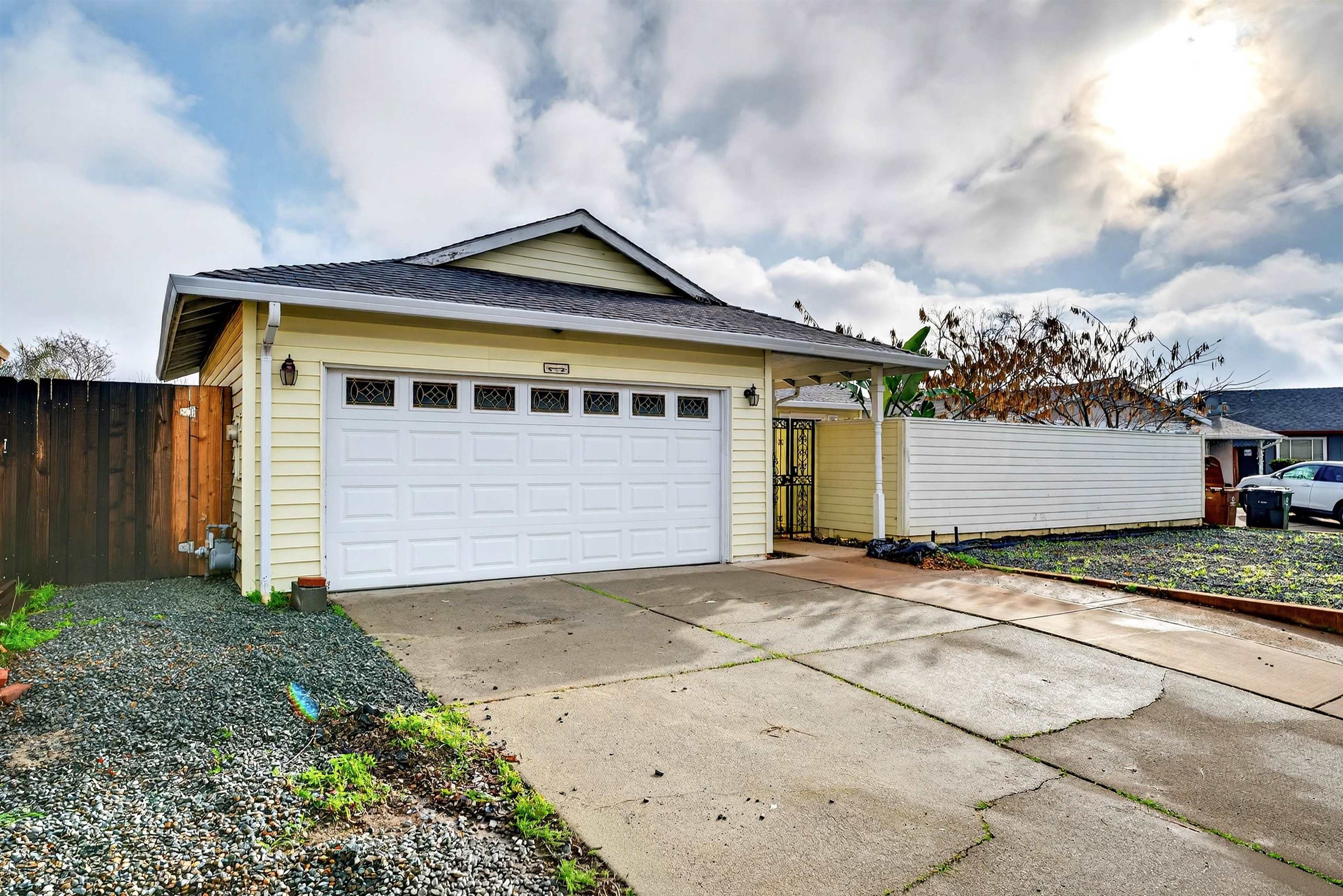 Detail Gallery Image 2 of 33 For 2737 Barcelona Cir, Antioch,  CA 94509 - 3 Beds | 2 Baths