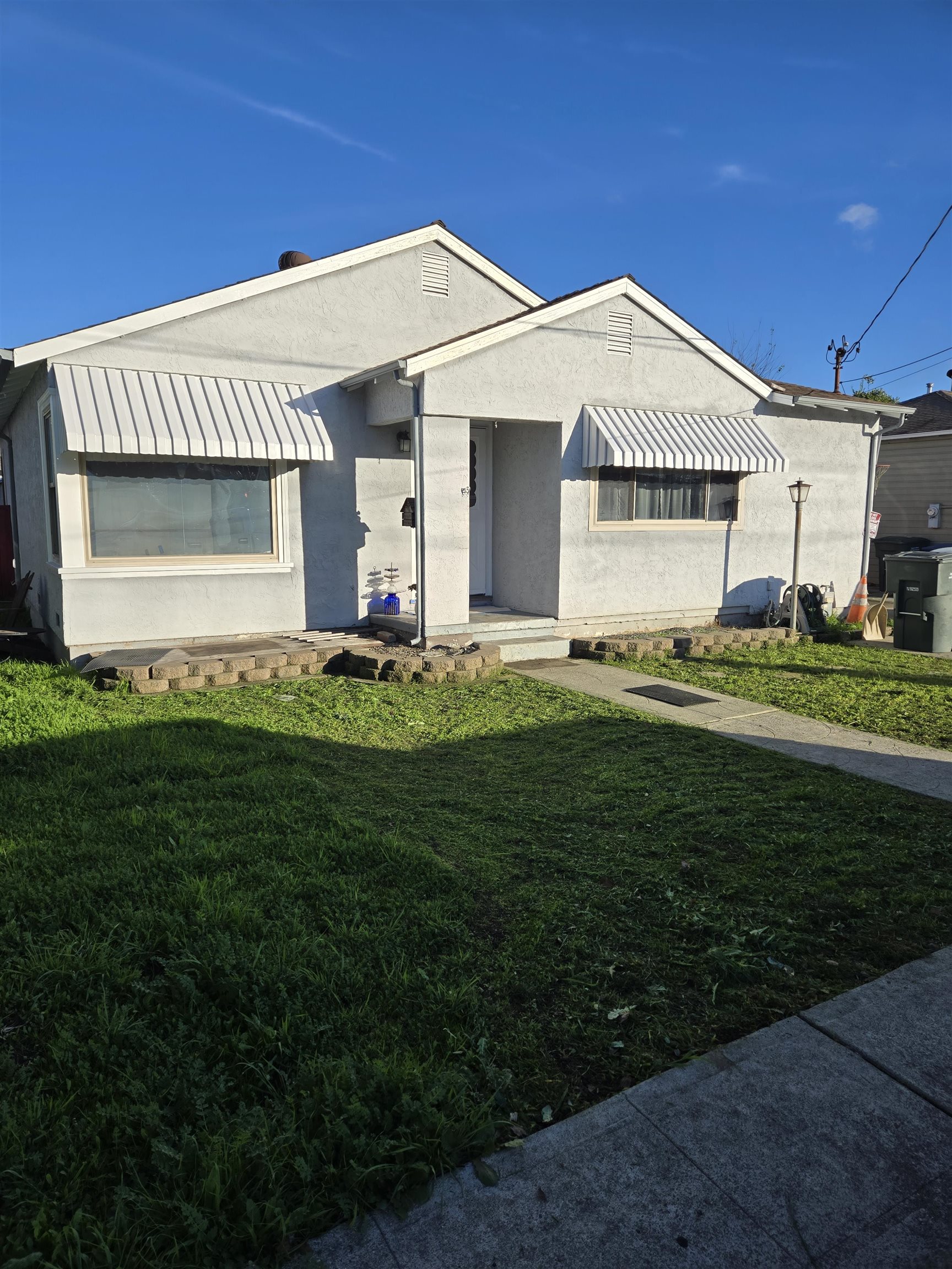 Detail Gallery Image 9 of 18 For 950 Donovan Dr, San Leandro,  CA 94577 - 2 Beds | 2/1 Baths